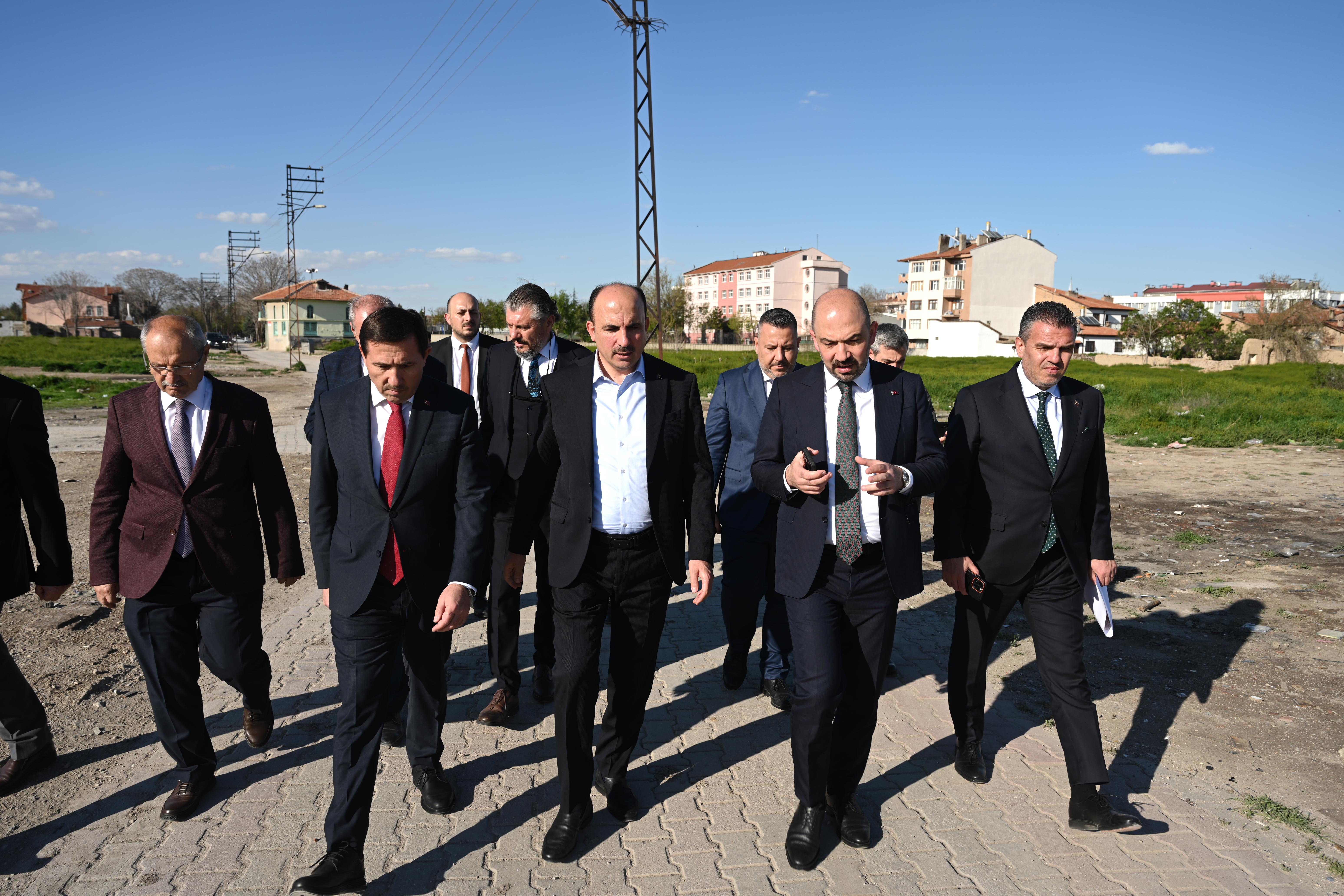 BAŞKAN ALTAY, BAŞKAN KILCA VE GENEL MÜDÜR YILMAZ AKÇEŞME KENTSEL DÖNÜŞÜM ALANI VE KADINLAR PAZARI’NI İNCELEDİ