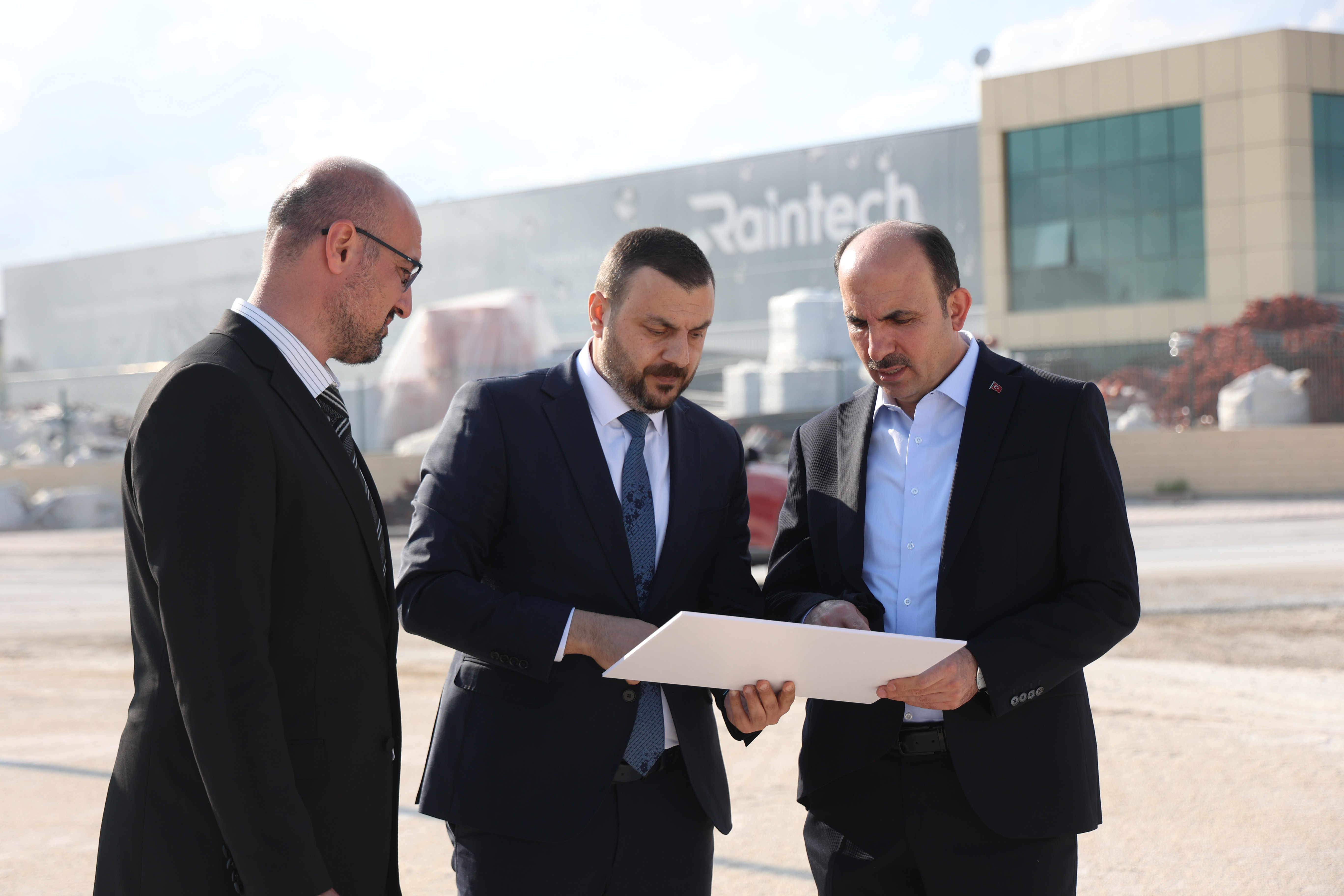 BAŞKAN ALTAY, SANAYİ BÖLGESİNDE TRAFİK YÜKÜNÜ RAHATLATACAK 15 KİLOMETRELİK İKİ YENİ CADDEDE İNCELEMELERDE BULUNDU