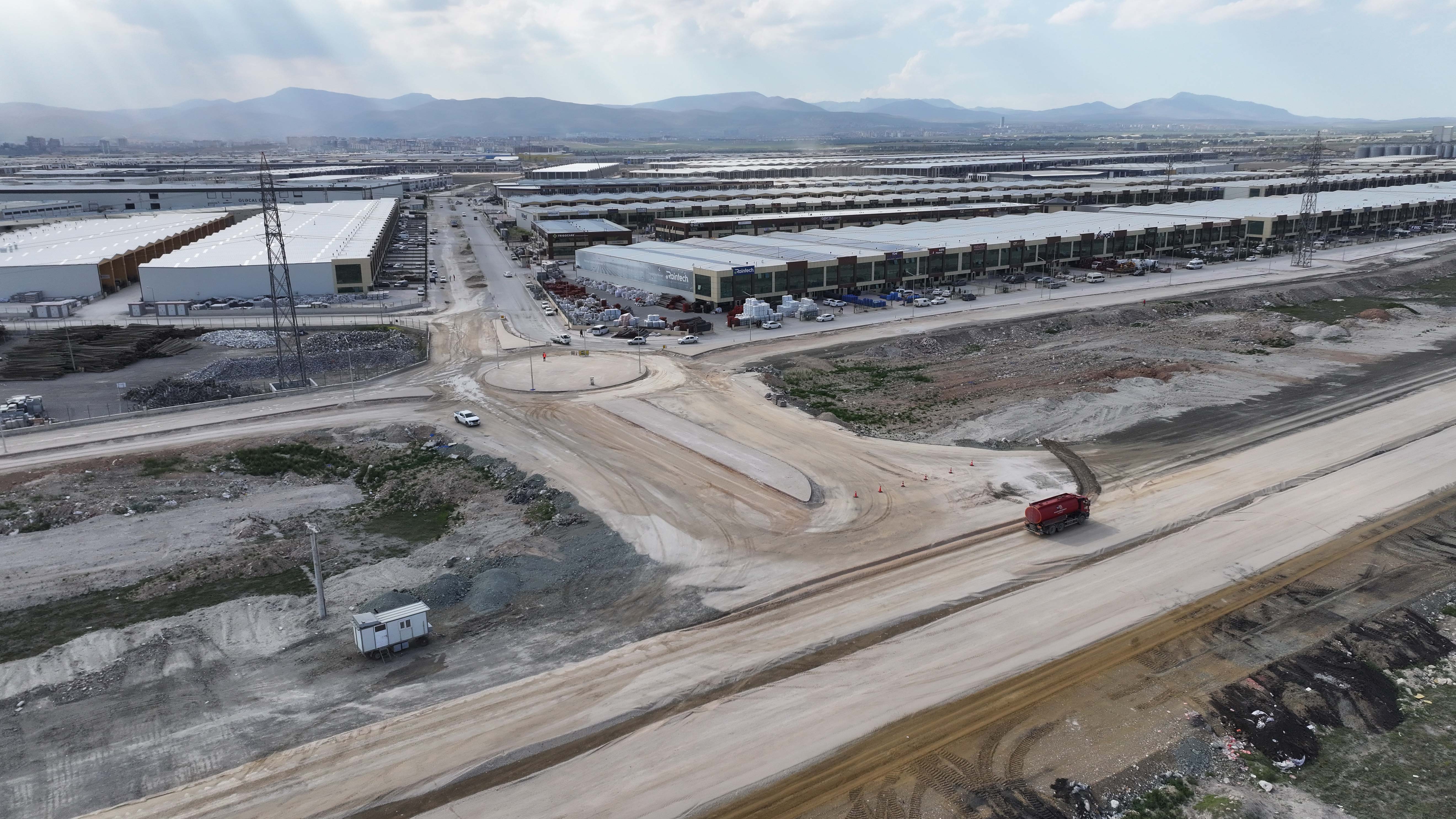 BAŞKAN ALTAY, SANAYİ BÖLGESİNDE TRAFİK YÜKÜNÜ RAHATLATACAK 15 KİLOMETRELİK İKİ YENİ CADDEDE İNCELEMELERDE BULUNDU