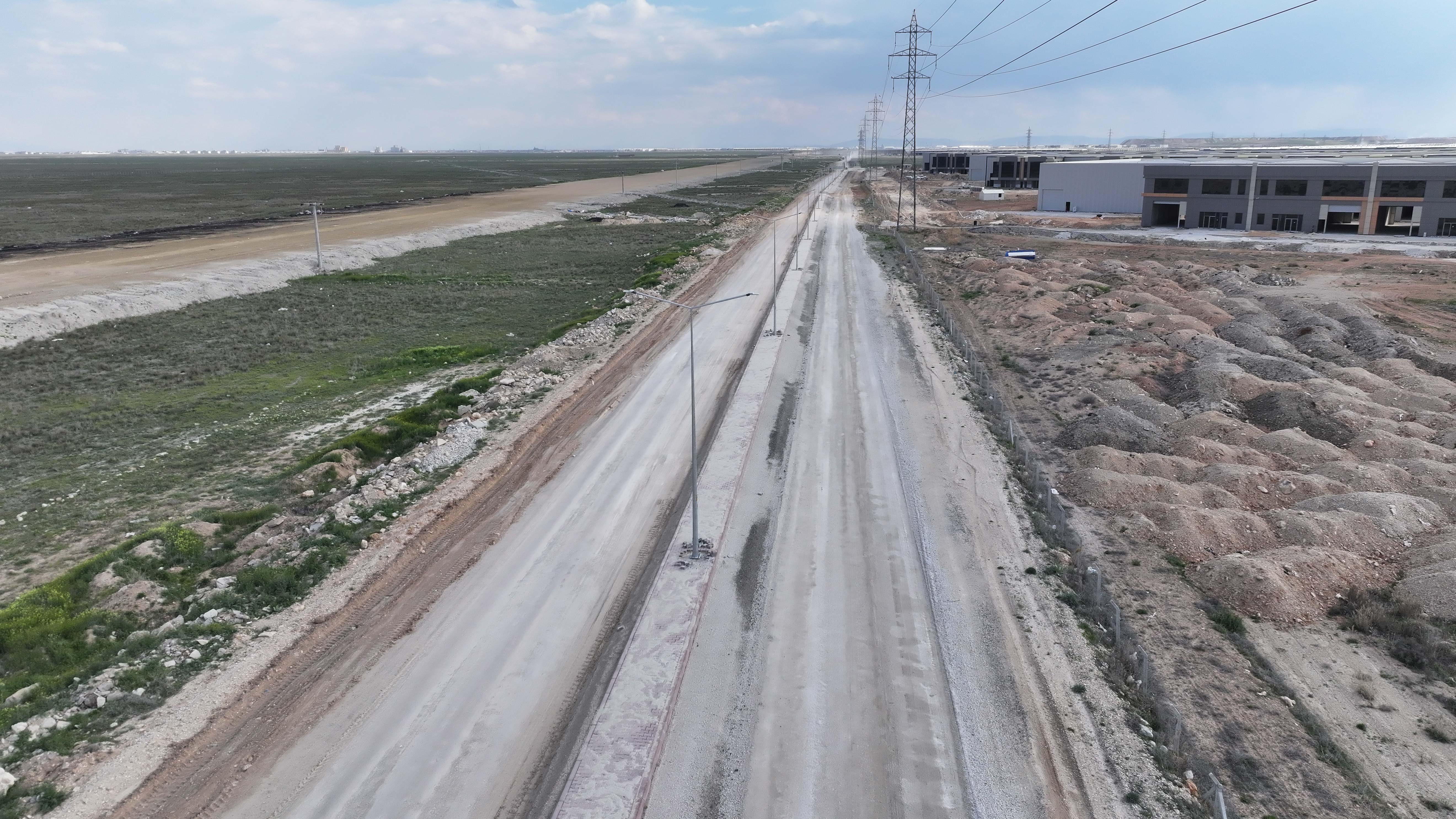 BAŞKAN ALTAY, SANAYİ BÖLGESİNDE TRAFİK YÜKÜNÜ RAHATLATACAK 15 KİLOMETRELİK İKİ YENİ CADDEDE İNCELEMELERDE BULUNDU