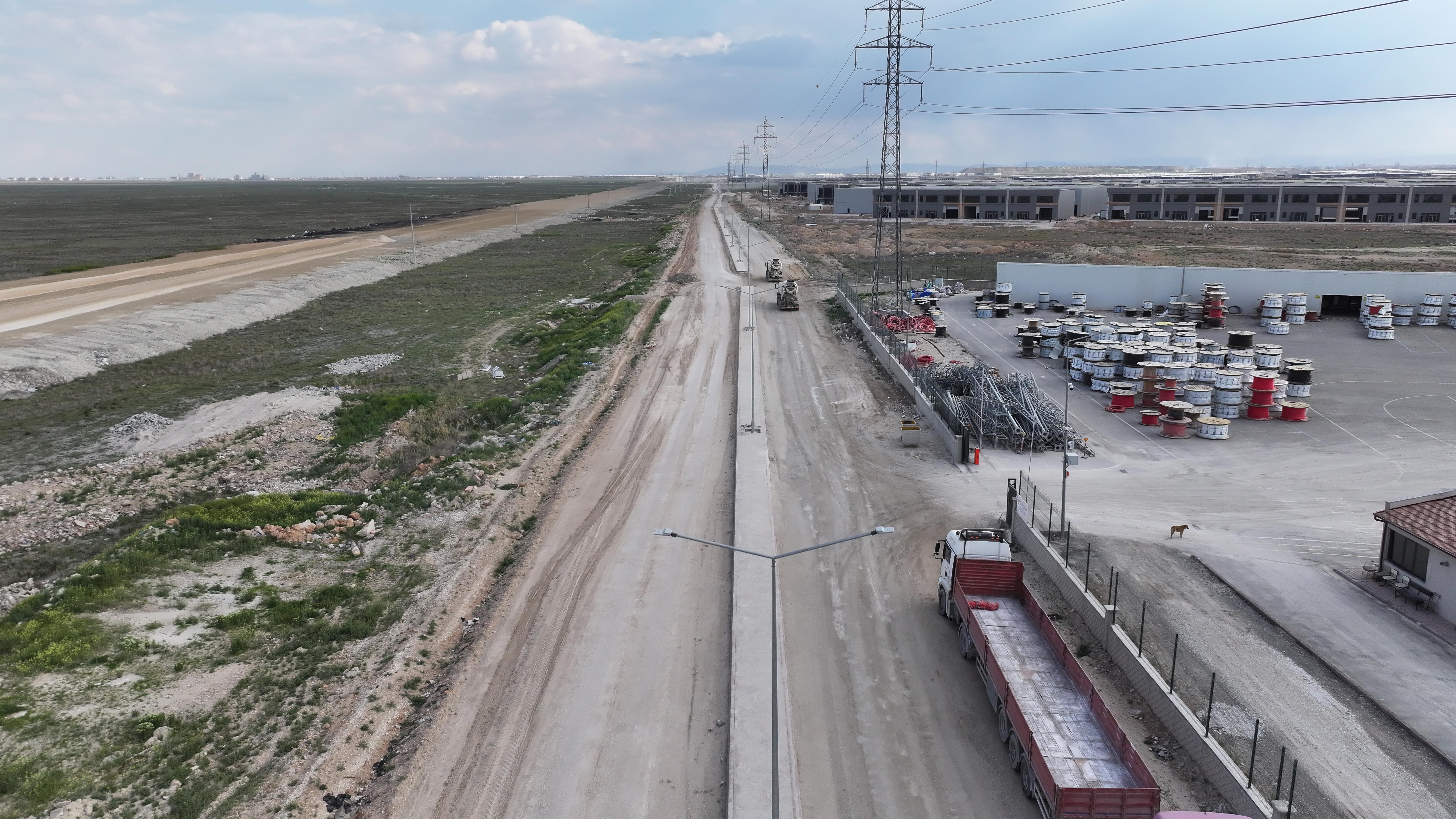 BAŞKAN ALTAY, SANAYİ BÖLGESİNDE TRAFİK YÜKÜNÜ RAHATLATACAK 15 KİLOMETRELİK İKİ YENİ CADDEDE İNCELEMELERDE BULUNDU