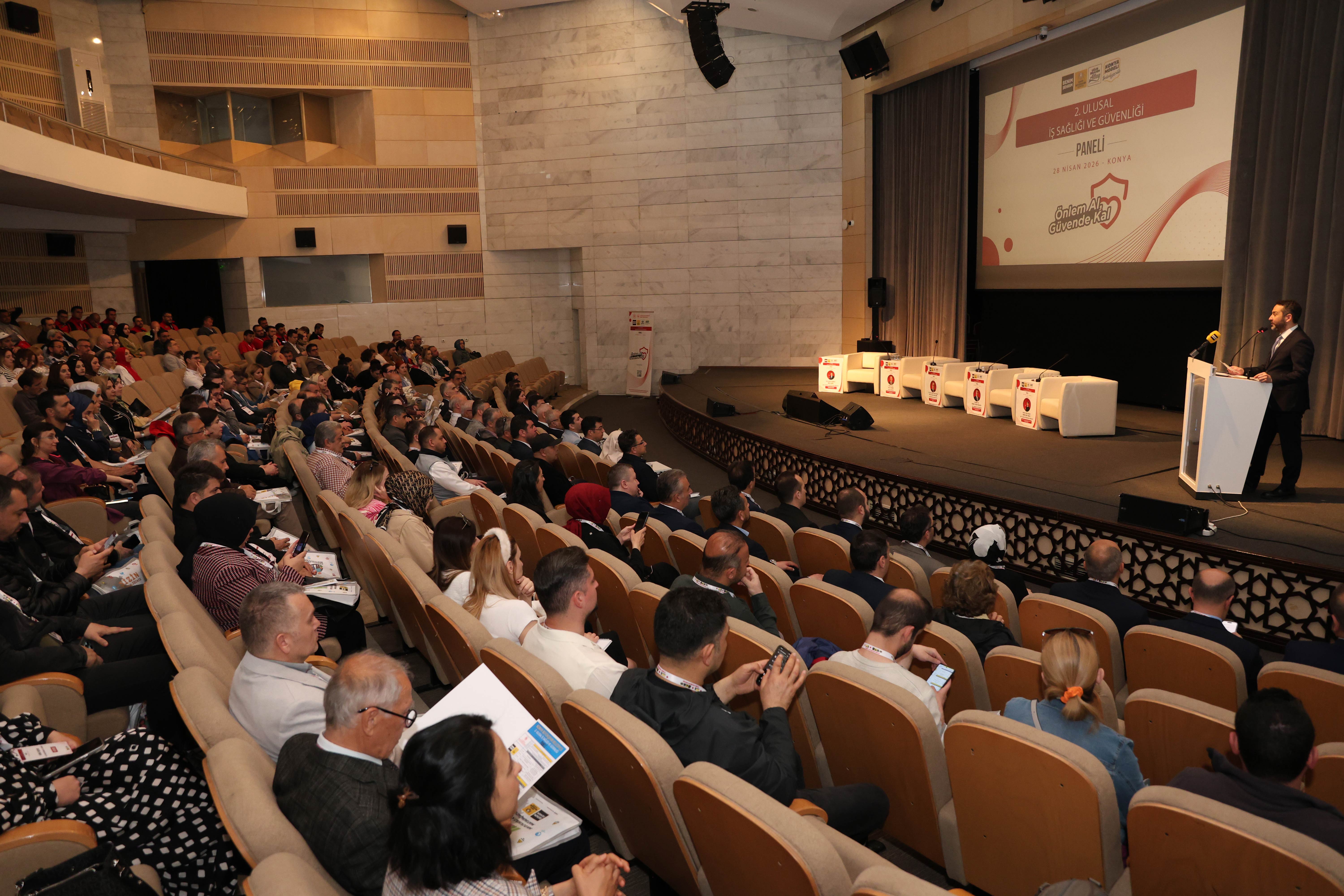 KONYA BÜYÜKŞEHİR, 2. ULUSAL İŞ SAĞLIĞI VE GÜVENLİĞİ PANELİ DÜZENLEDİ