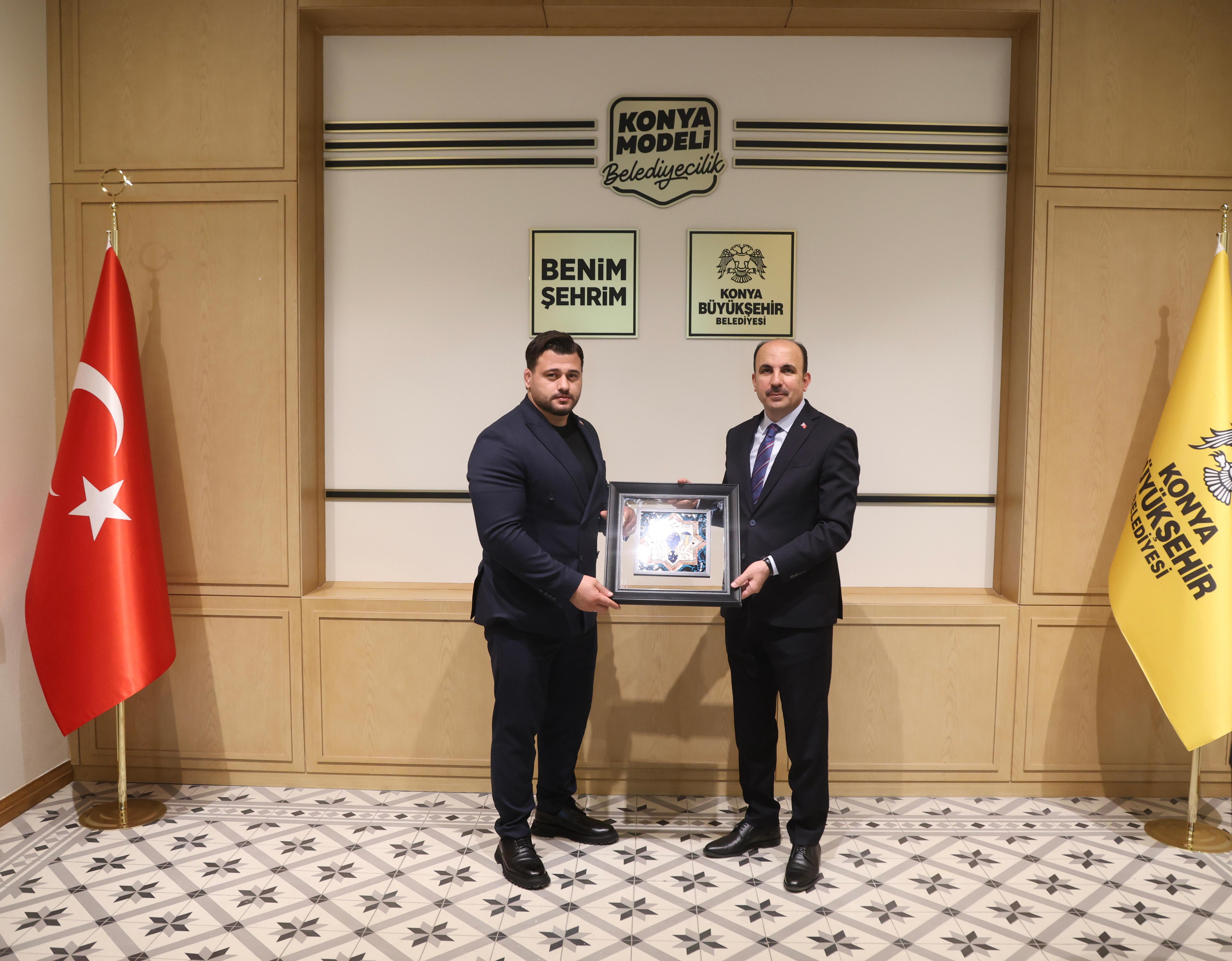 TÜRKİYE GÜREŞ FEDERASYONU BAŞKANI AKGÜL, MİLLİ OLİMPİYAT KOMİTESİ BAŞKANI ÇAKIR VE MİLLİ GÜREŞÇİ KAYAALP BAŞKAN ALTAY’I ZİYARET ETTİ