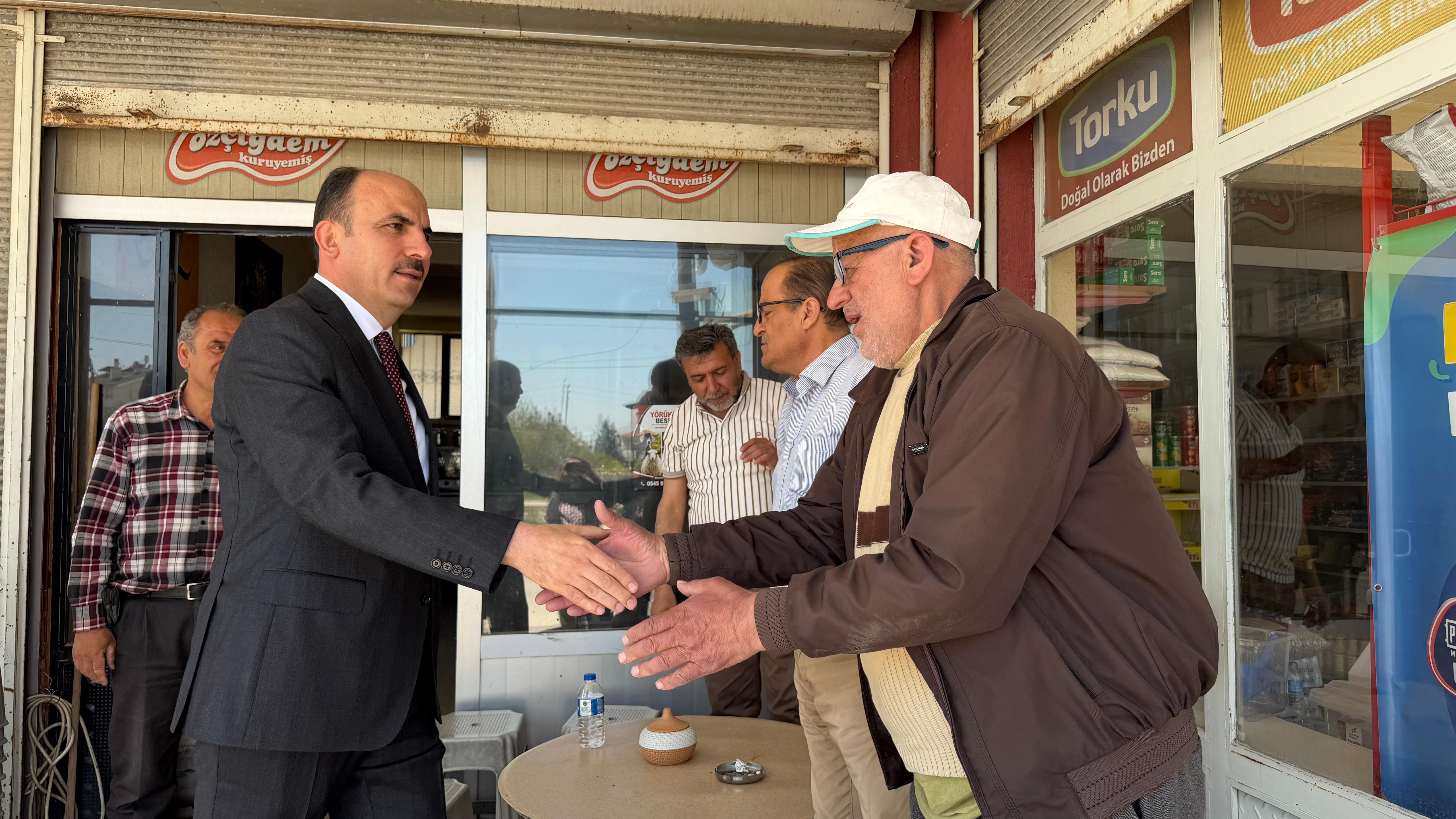 BAŞKAN ALTAY, BAŞKAN KILCA, BAŞKAN KAVUŞ, KARAMAN CADDESİ’NDE ESNAF VE VATANDAŞLARLA BULUŞTU