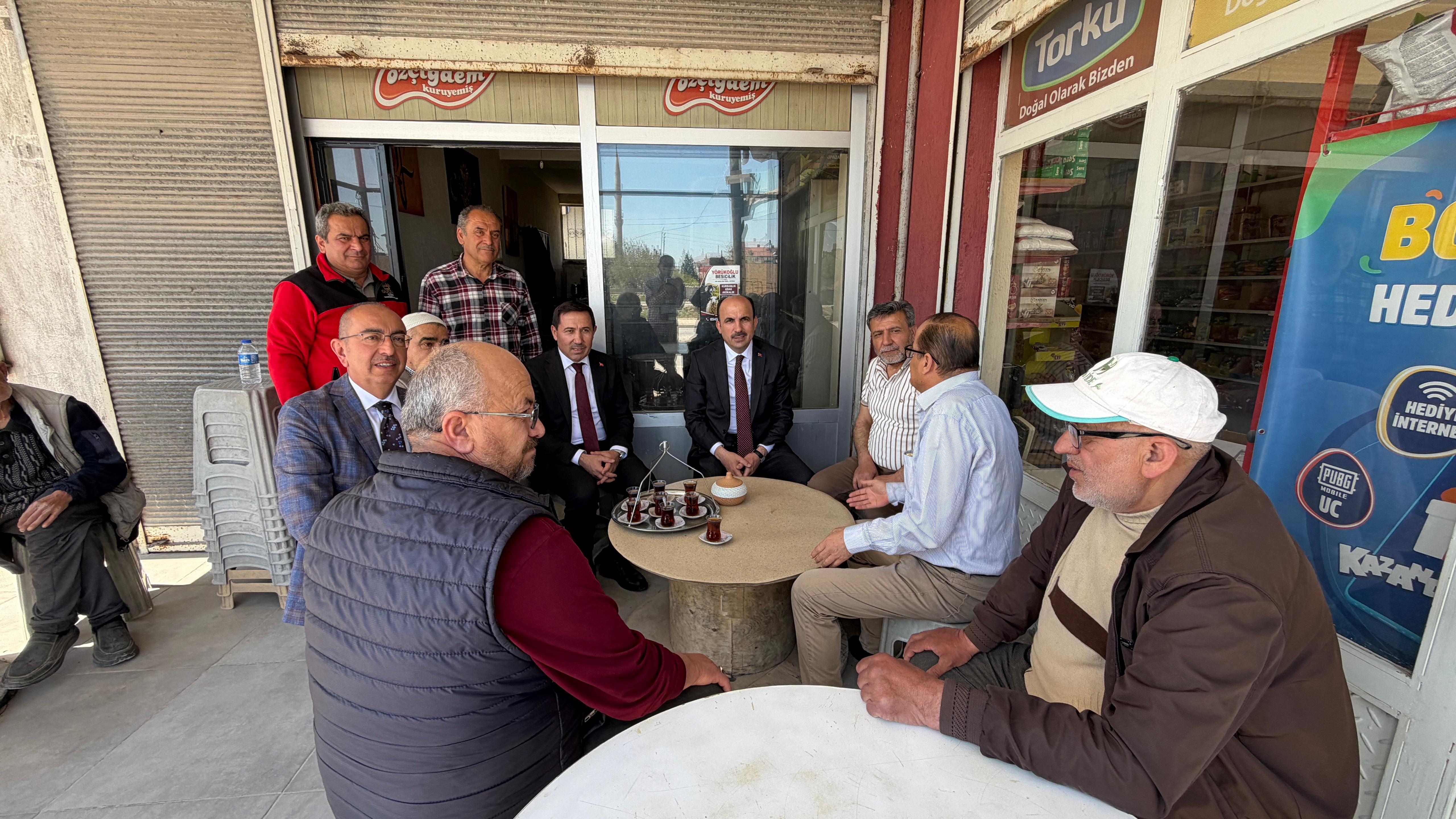 BAŞKAN ALTAY, BAŞKAN KILCA, BAŞKAN KAVUŞ, KARAMAN CADDESİ’NDE ESNAF VE VATANDAŞLARLA BULUŞTU