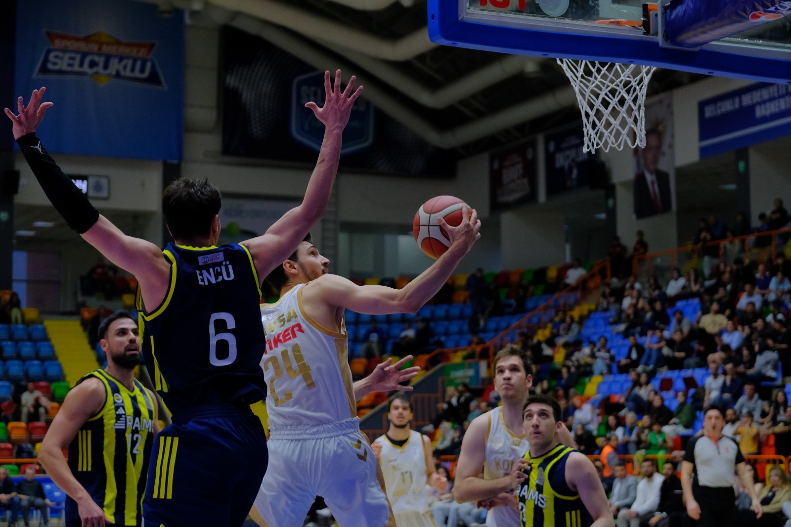 KONYA BÜYÜKŞEHİR PLAY-OFF ÇEYREK FİNALİNDE AVANTAJI KAPTI