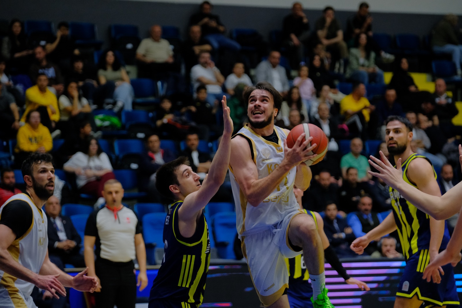 KONYA BÜYÜKŞEHİR PLAY-OFF ÇEYREK FİNALİNDE AVANTAJI KAPTI