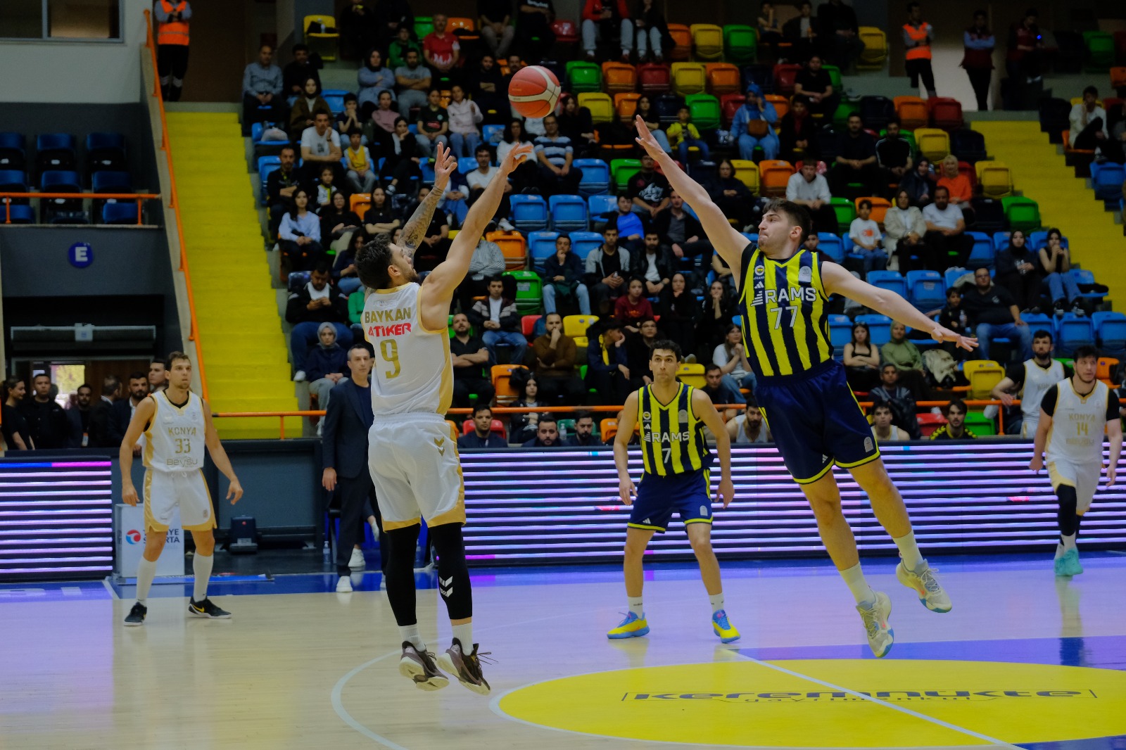 KONYA BÜYÜKŞEHİR PLAY-OFF ÇEYREK FİNALİNDE AVANTAJI KAPTI