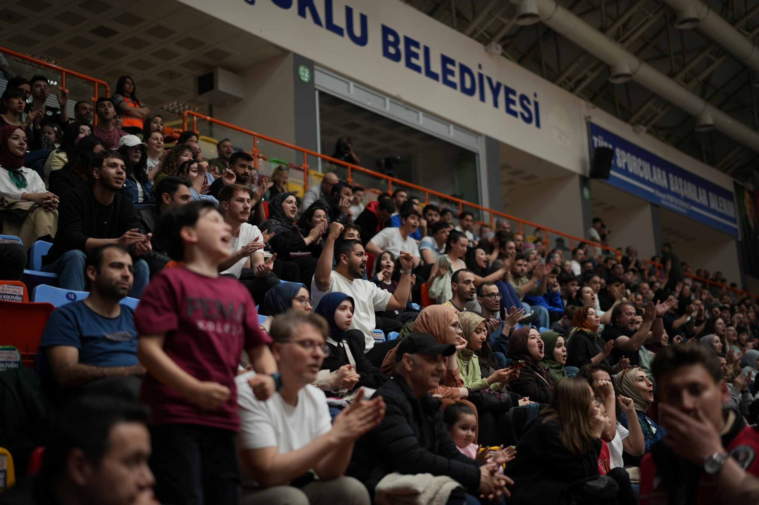 KONYA BÜYÜKŞEHİR PLAY-OFF ÇEYREK FİNALİNDE AVANTAJI KAPTI
