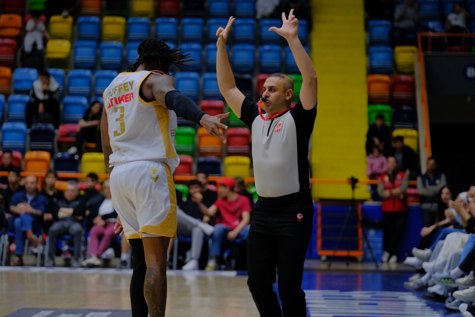 KONYA BÜYÜKŞEHİR PLAY-OFF ÇEYREK FİNALİNDE AVANTAJI KAPTI