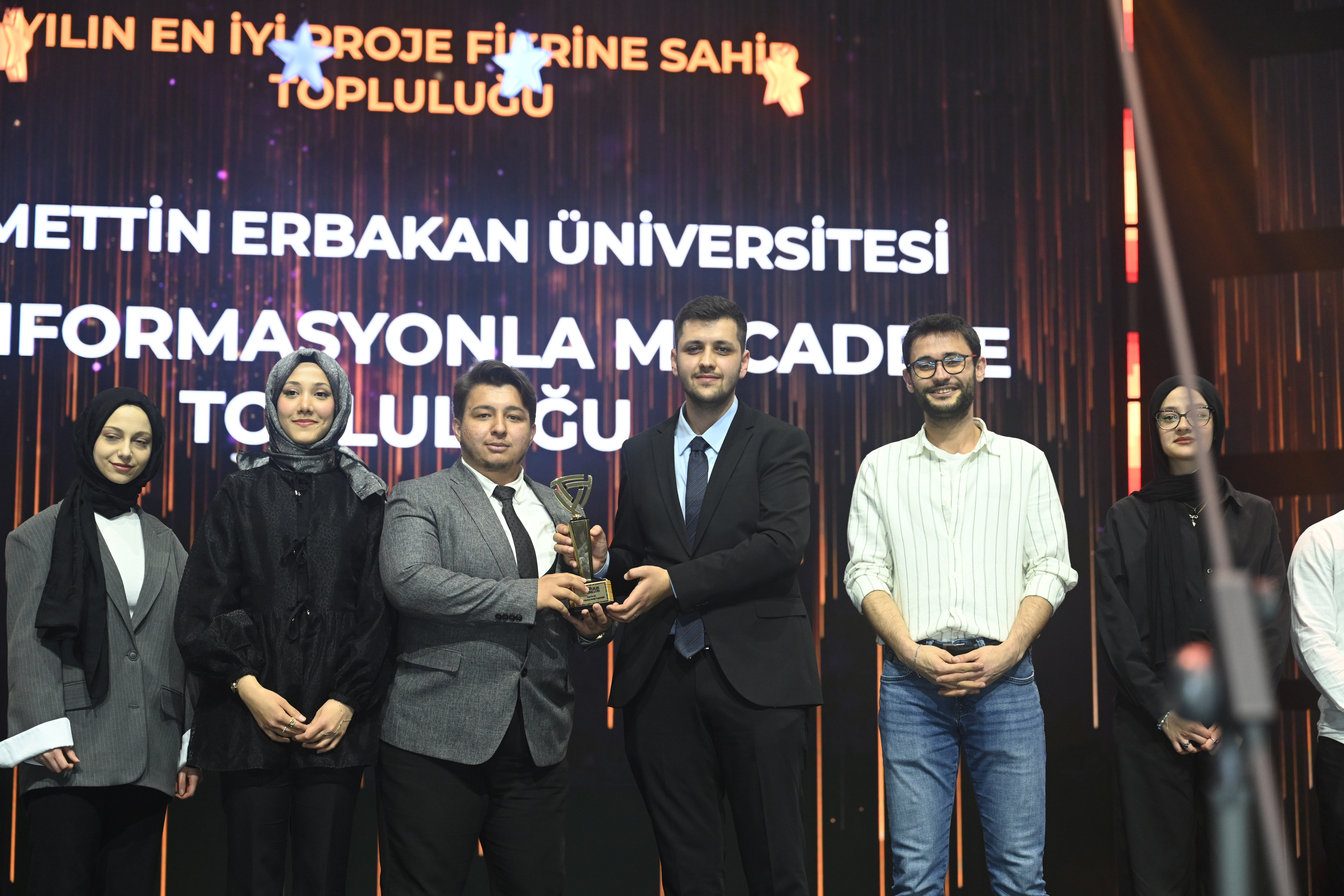 2. GENÇLİK MECLİSİ TOPLULUK ÖDÜLLERİ SAHİPLERİNİ BULDU