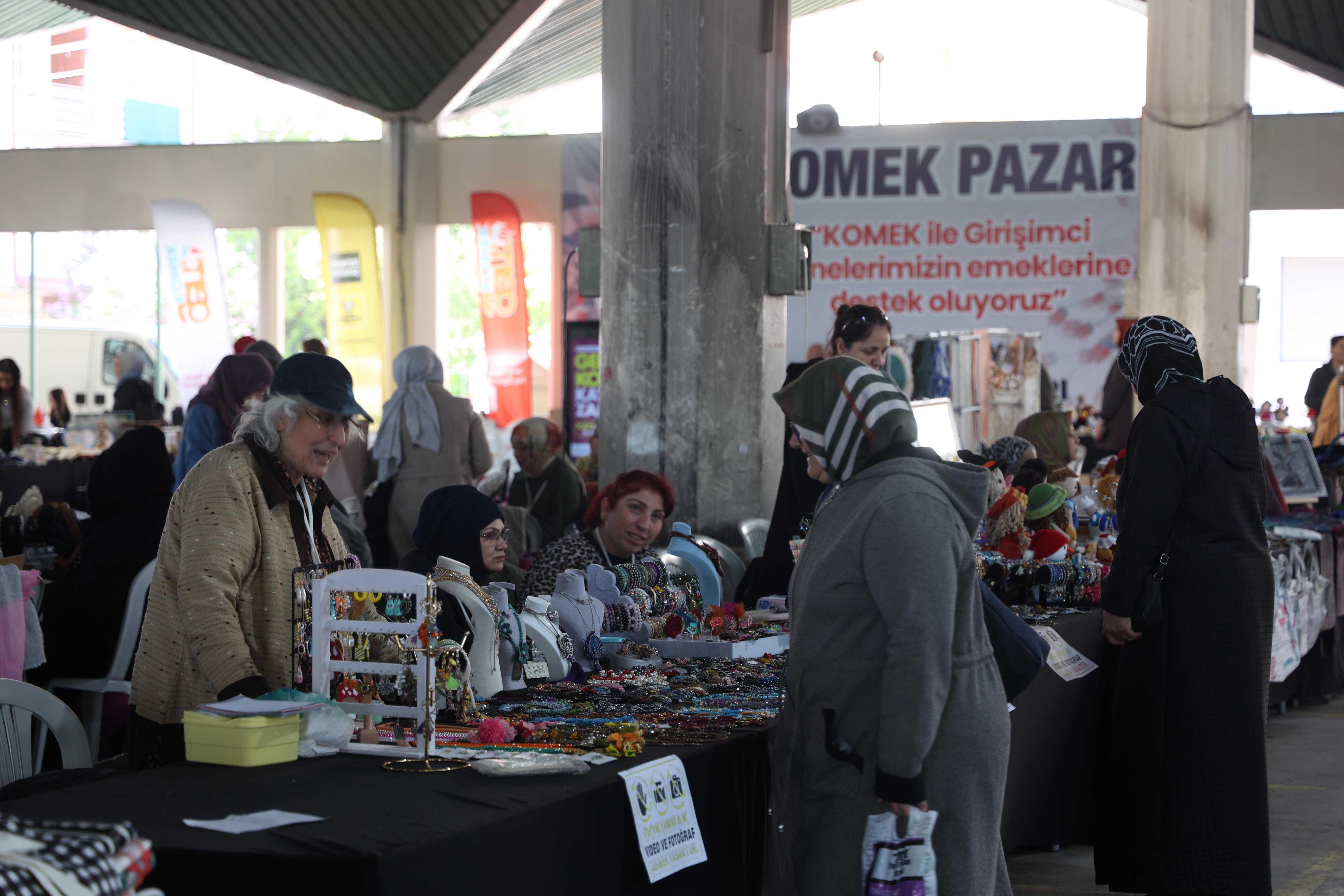 KONYALI KADINLAR, ANNELER GÜNÜ DOLAYISIYLA KOMEK PAZARI'NDA BULUŞTU