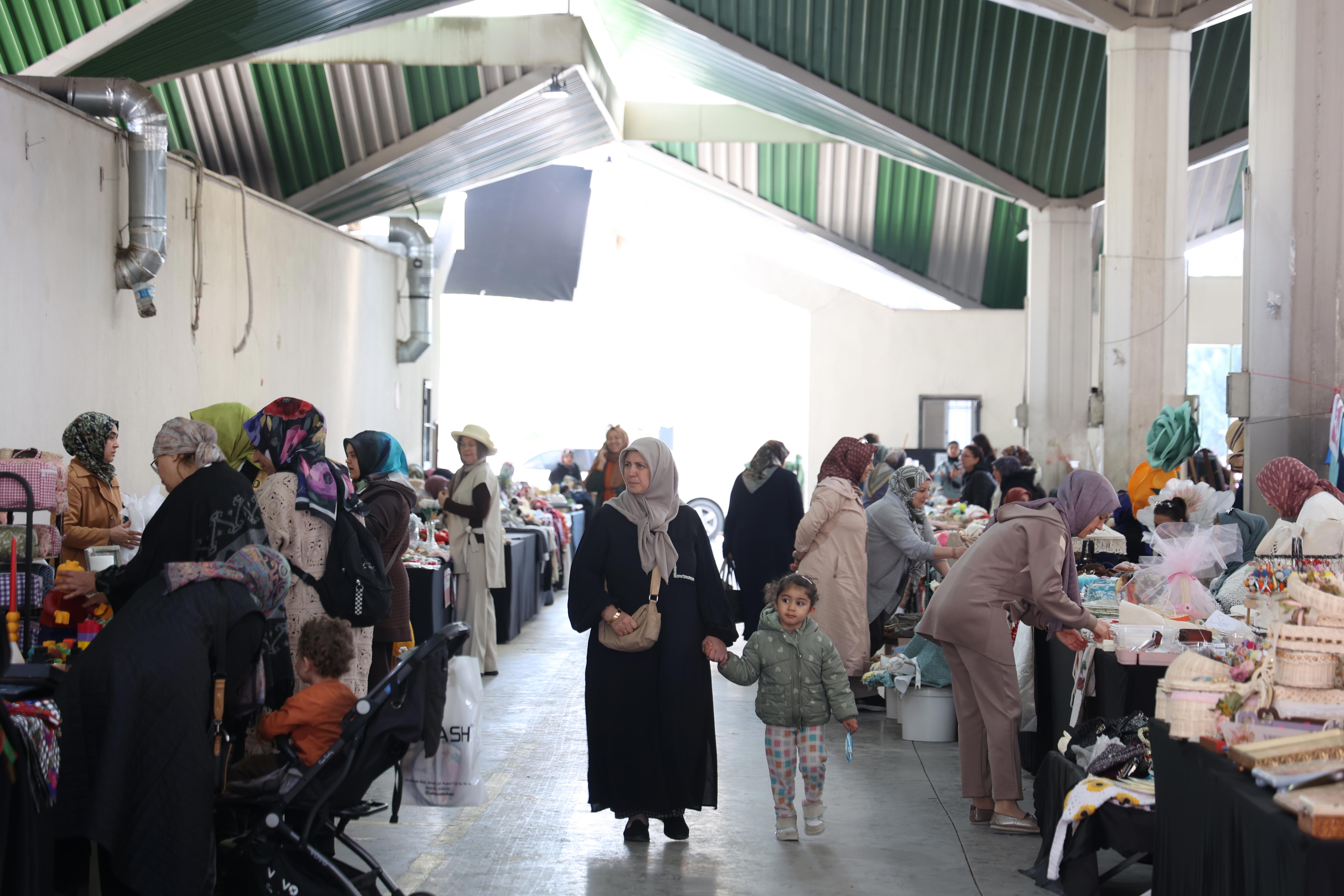 KONYALI KADINLAR, ANNELER GÜNÜ DOLAYISIYLA KOMEK PAZARI'NDA BULUŞTU