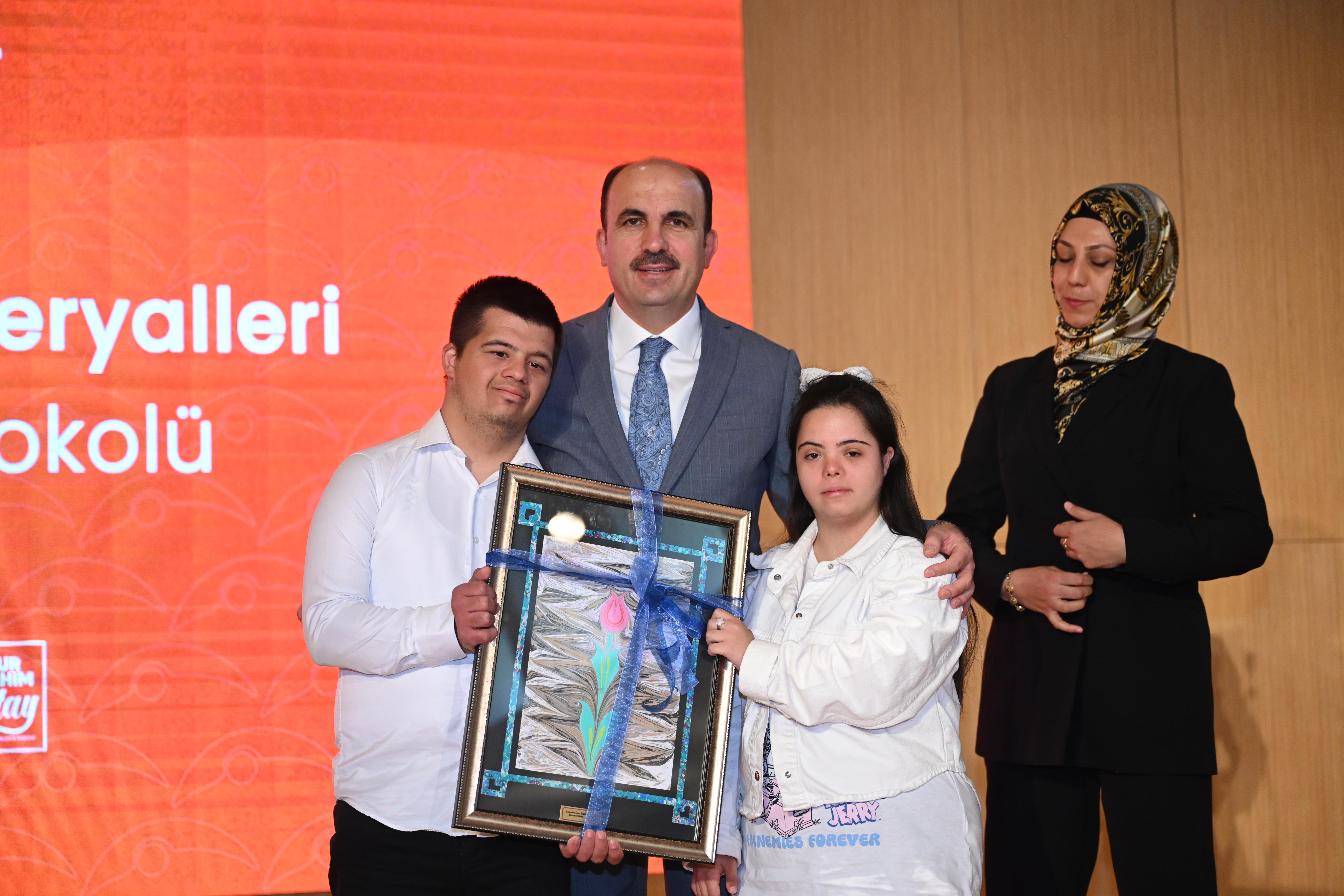 BAŞKAN ALTAY: “HERKESİN EŞİT İMKÂNLARLA HAYATIN İÇERİSİNDE YER ALABİLDİĞİ BİR ŞEHİR ANLAYIŞI EN TEMEL HEDEFİMİZDİR”