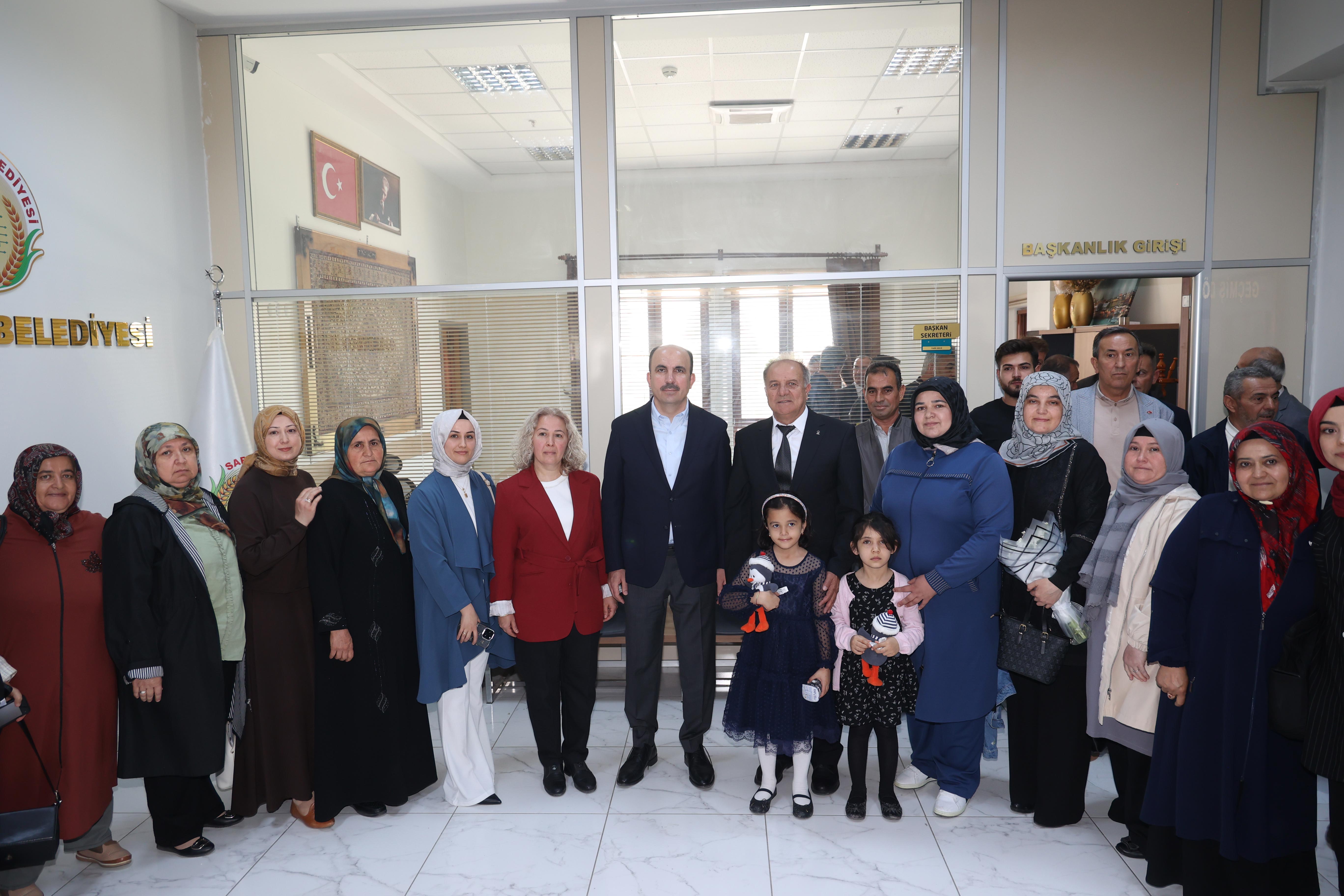 BAŞKAN ALTAY SARAYÖNÜ’NDE VATANDAŞLARLA BULUŞTU