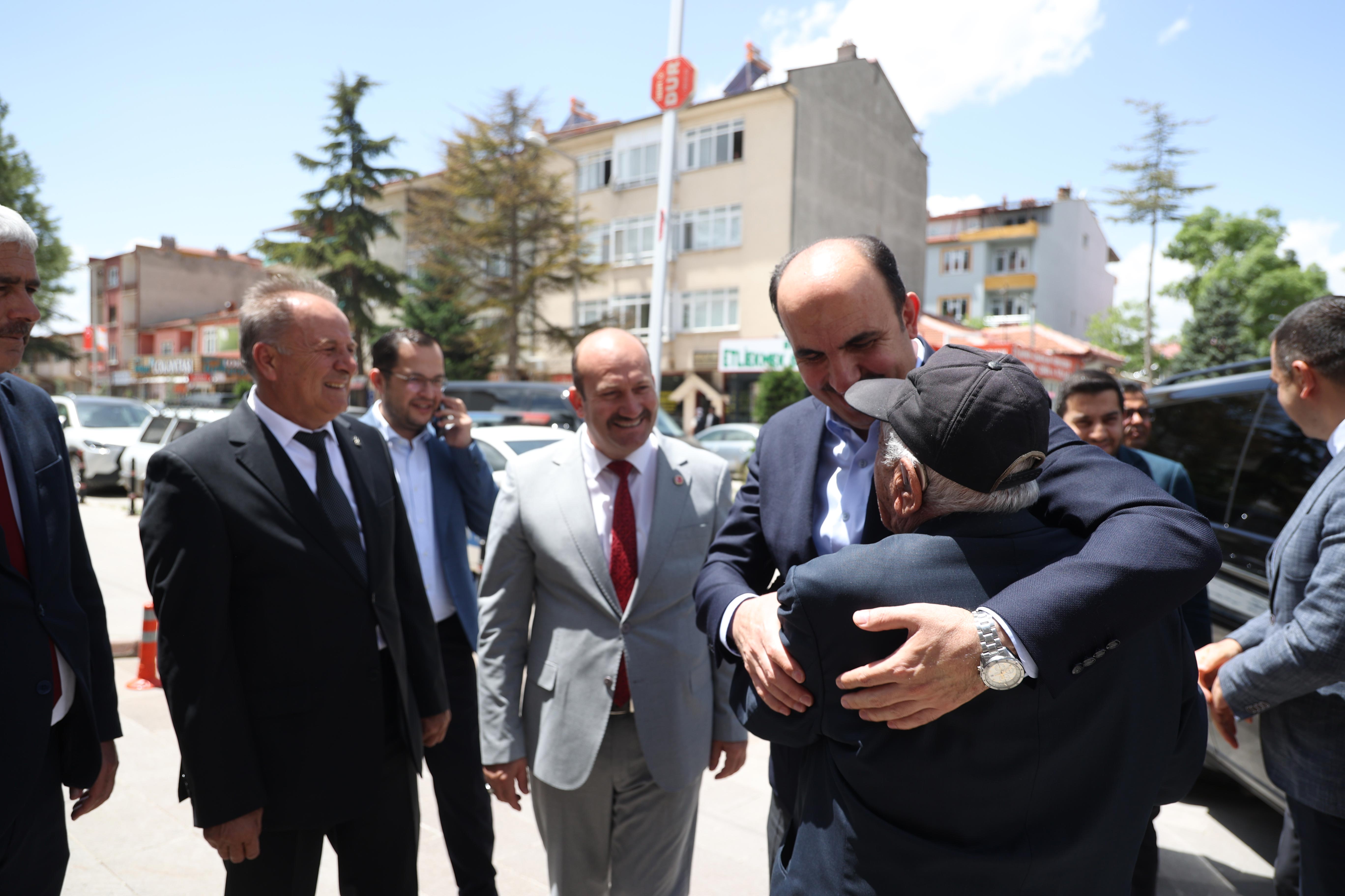 BAŞKAN ALTAY SARAYÖNÜ’NDE VATANDAŞLARLA BULUŞTU