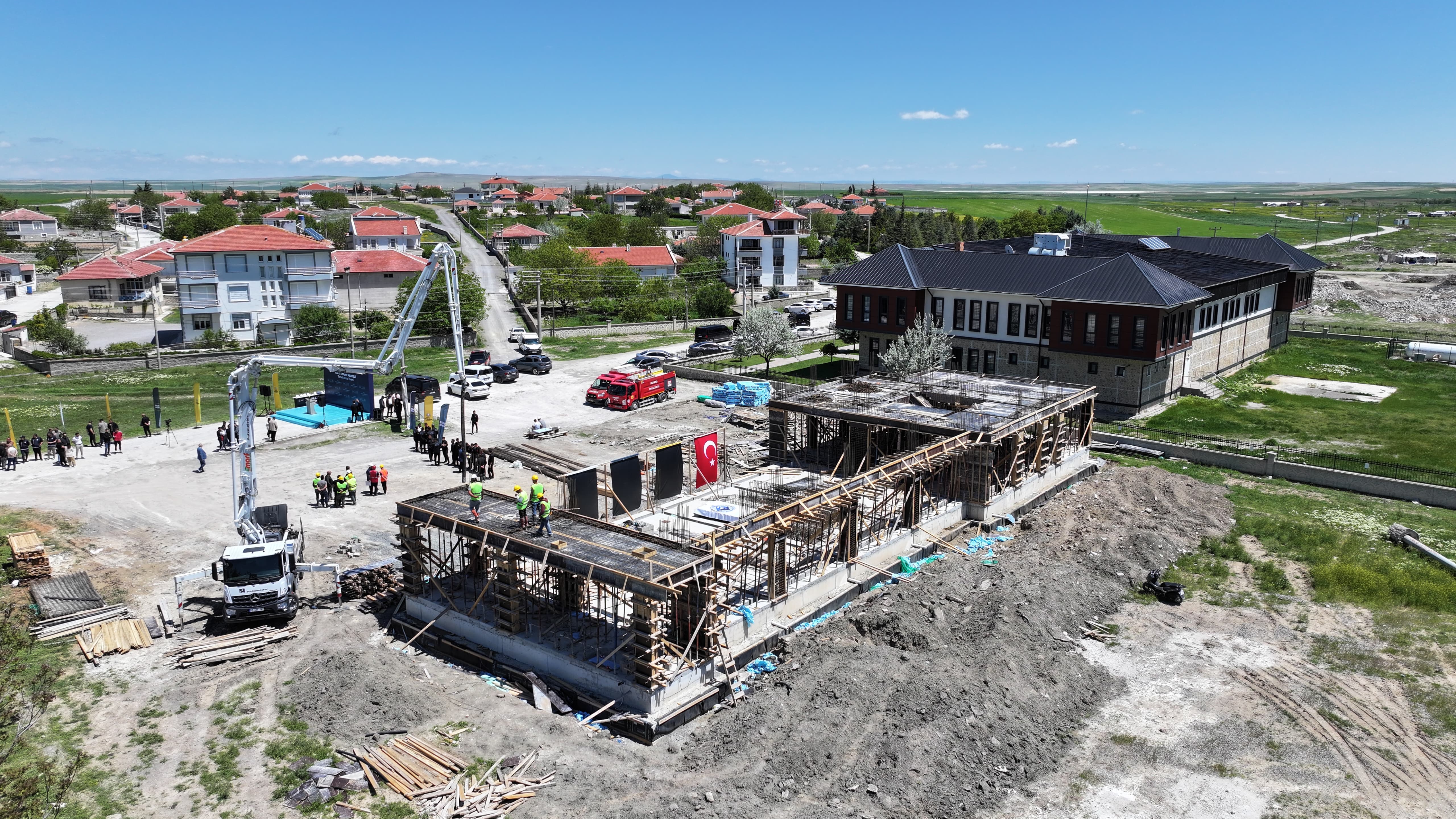 BAŞKAN ALTAY CİHANBEYLİ VE KULU’YU ZİYARET ETTİ, KULU İTFAİYE MERKEZİ’NİN TEMELİNİ ATTI