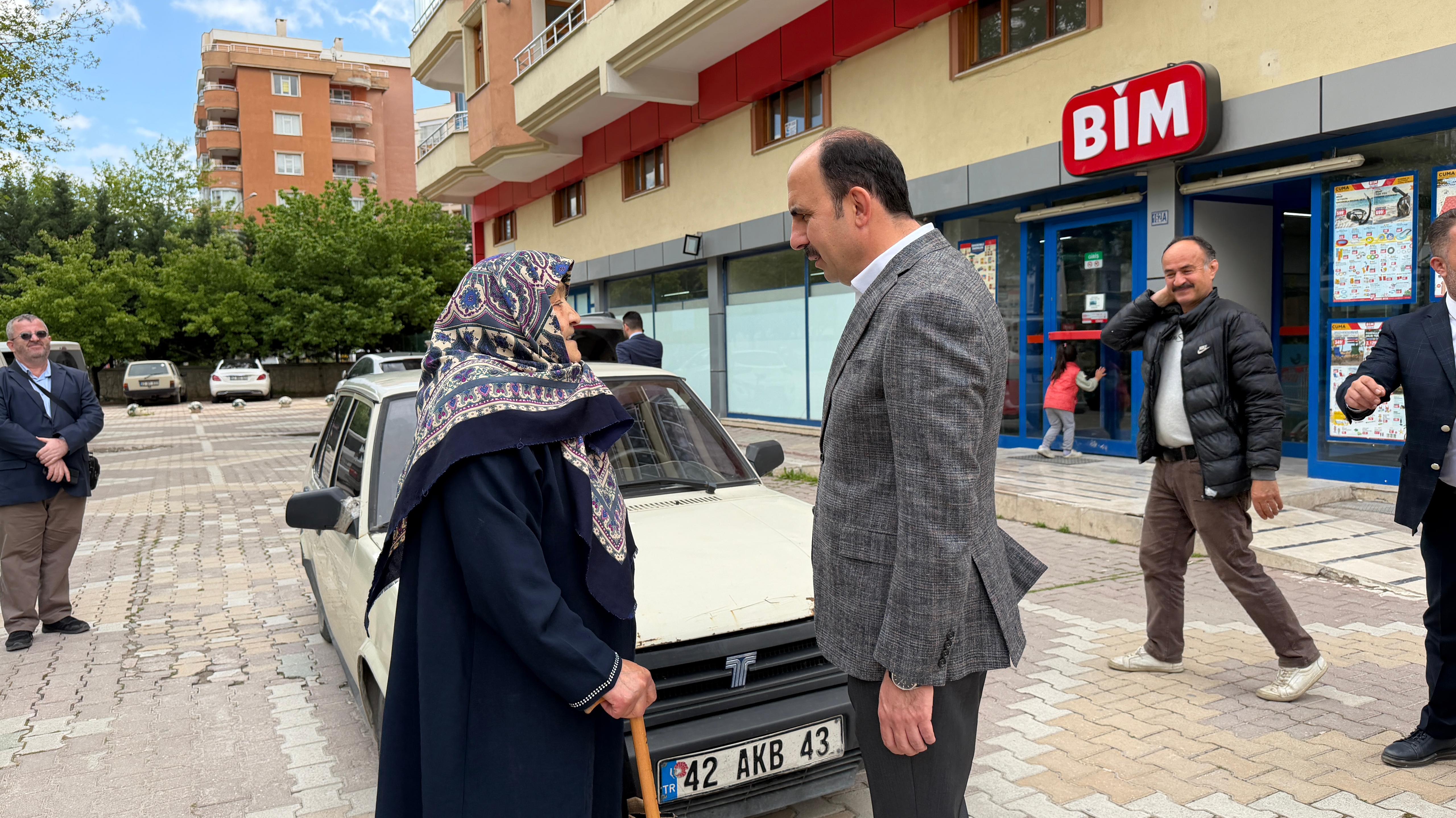 BAŞKAN ALTAY VE BAŞKAN KAVUŞ, ÇEÇENİSTAN VE AHMET ÖZCAN CADDELERİNDE ESNAFLA BULUŞTU