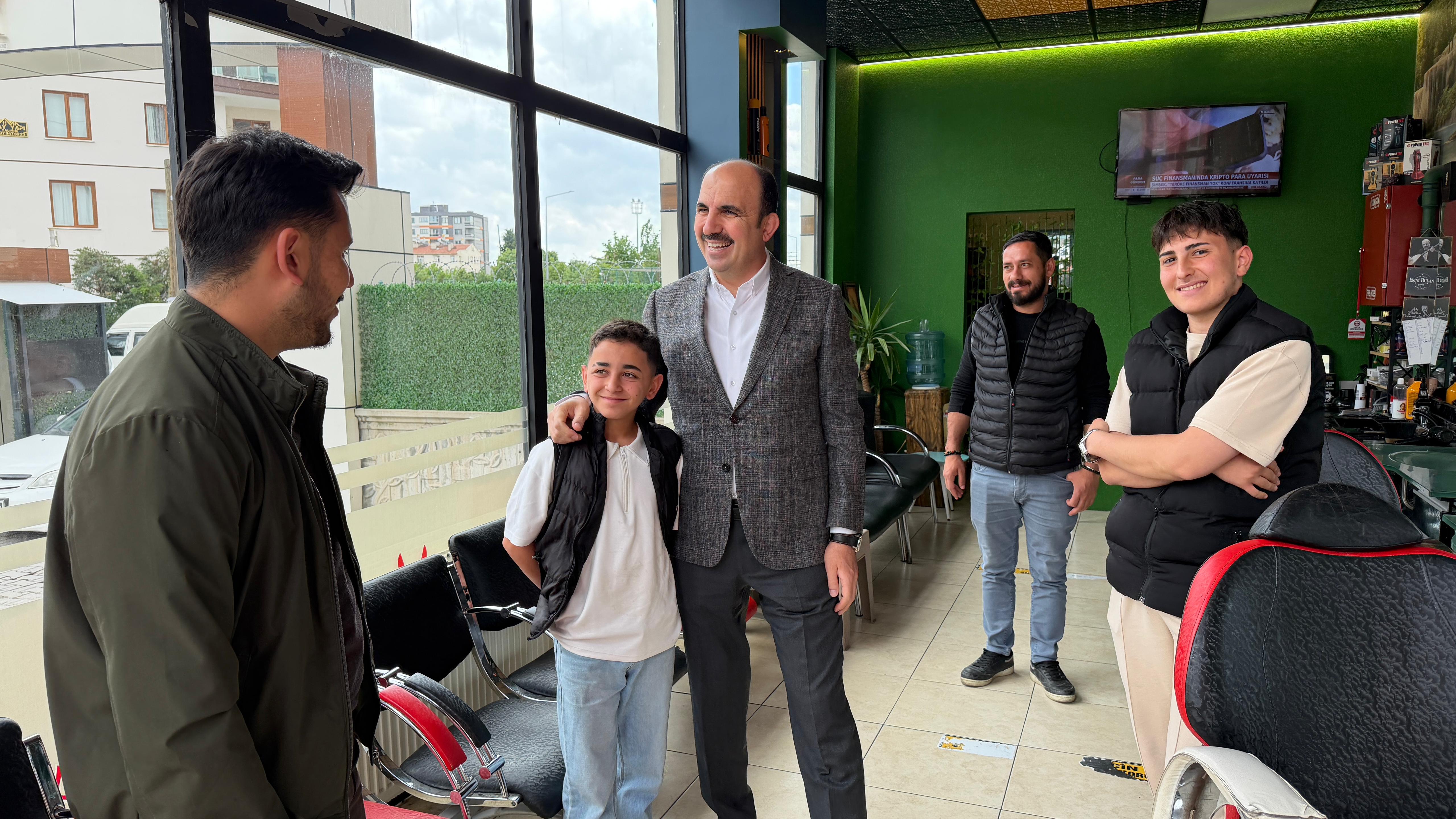 BAŞKAN ALTAY VE BAŞKAN KAVUŞ, ÇEÇENİSTAN VE AHMET ÖZCAN CADDELERİNDE ESNAFLA BULUŞTU