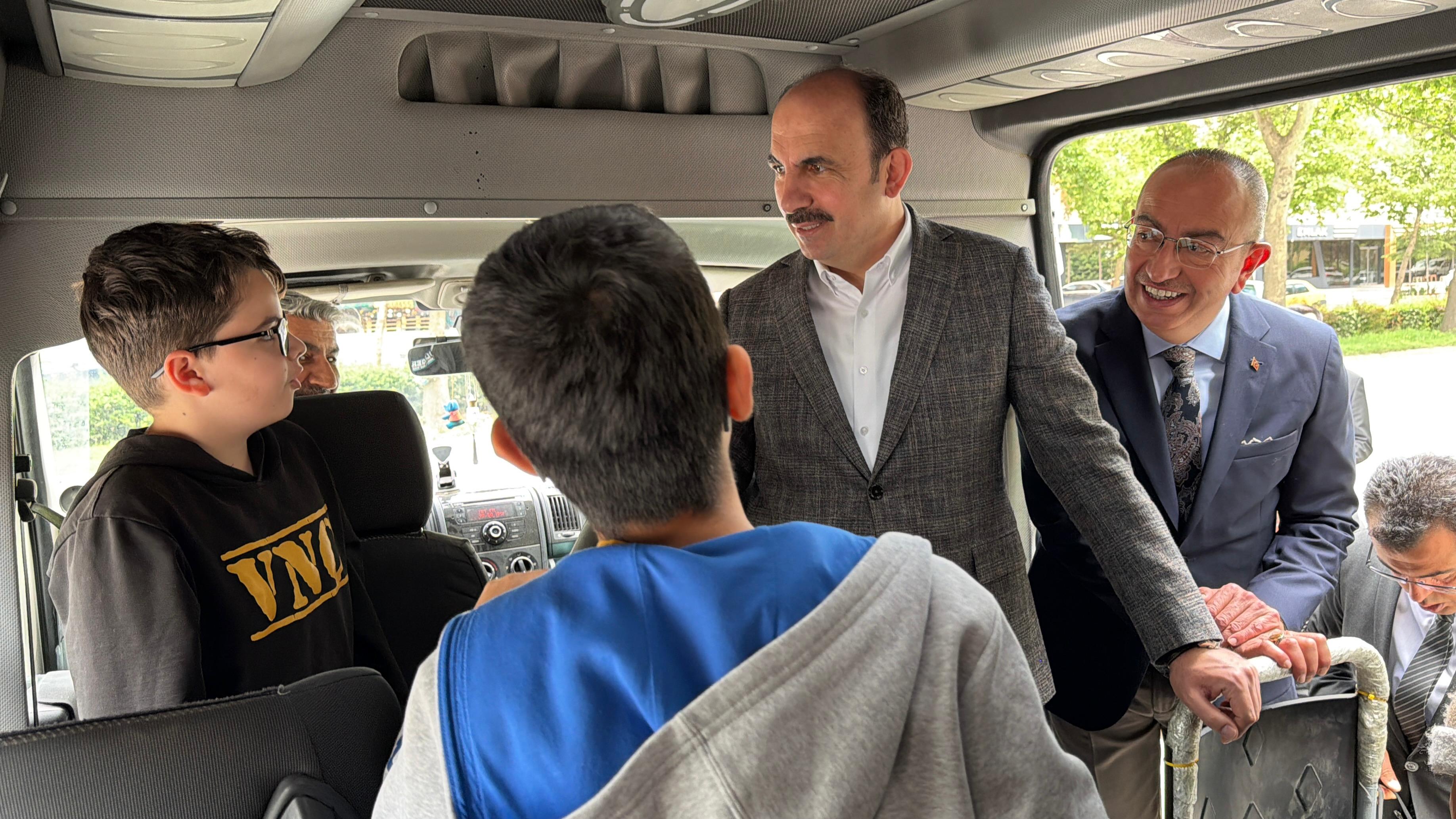 BAŞKAN ALTAY VE BAŞKAN KAVUŞ, ÇEÇENİSTAN VE AHMET ÖZCAN CADDELERİNDE ESNAFLA BULUŞTU