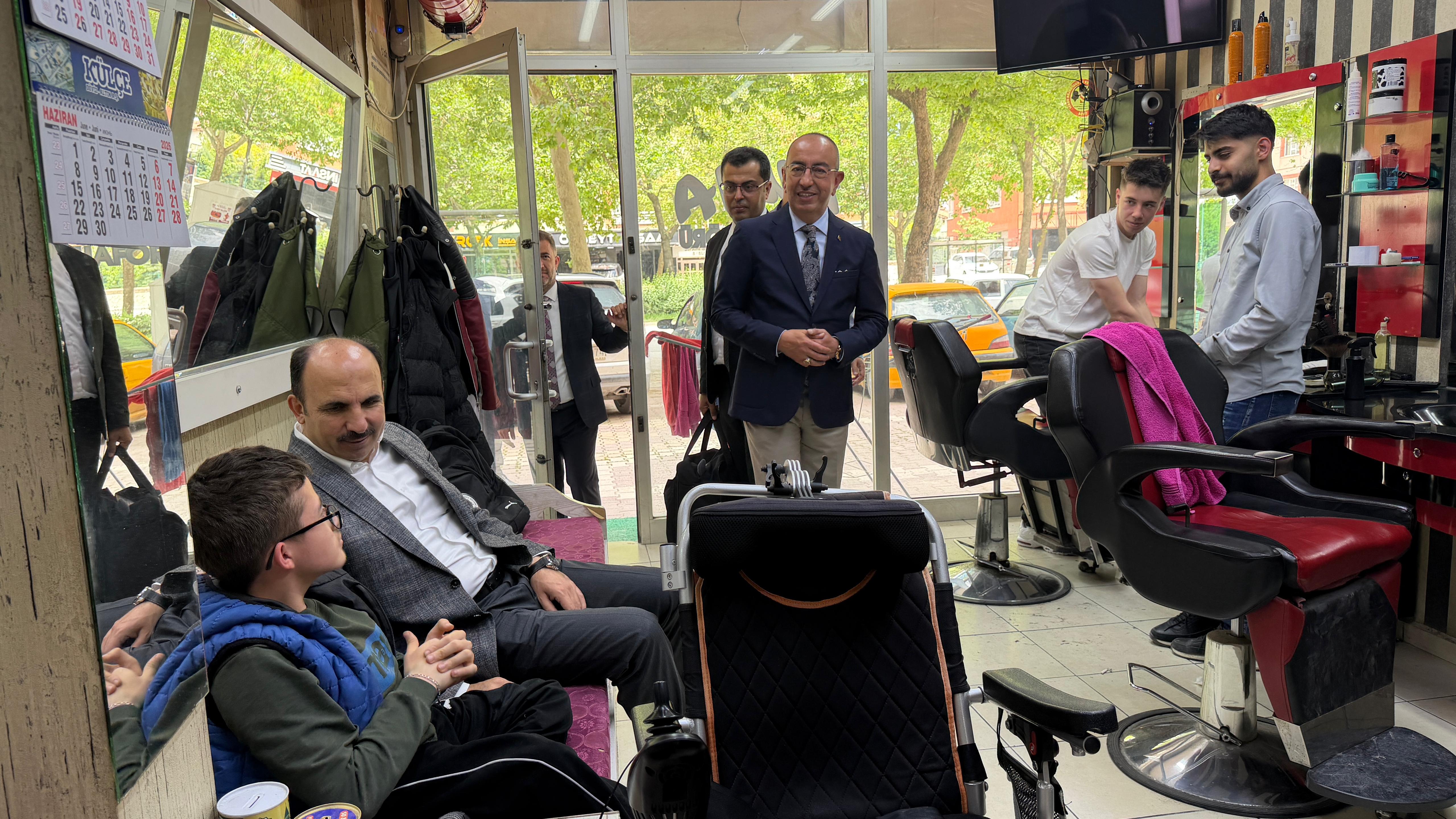 BAŞKAN ALTAY VE BAŞKAN KAVUŞ, ÇEÇENİSTAN VE AHMET ÖZCAN CADDELERİNDE ESNAFLA BULUŞTU