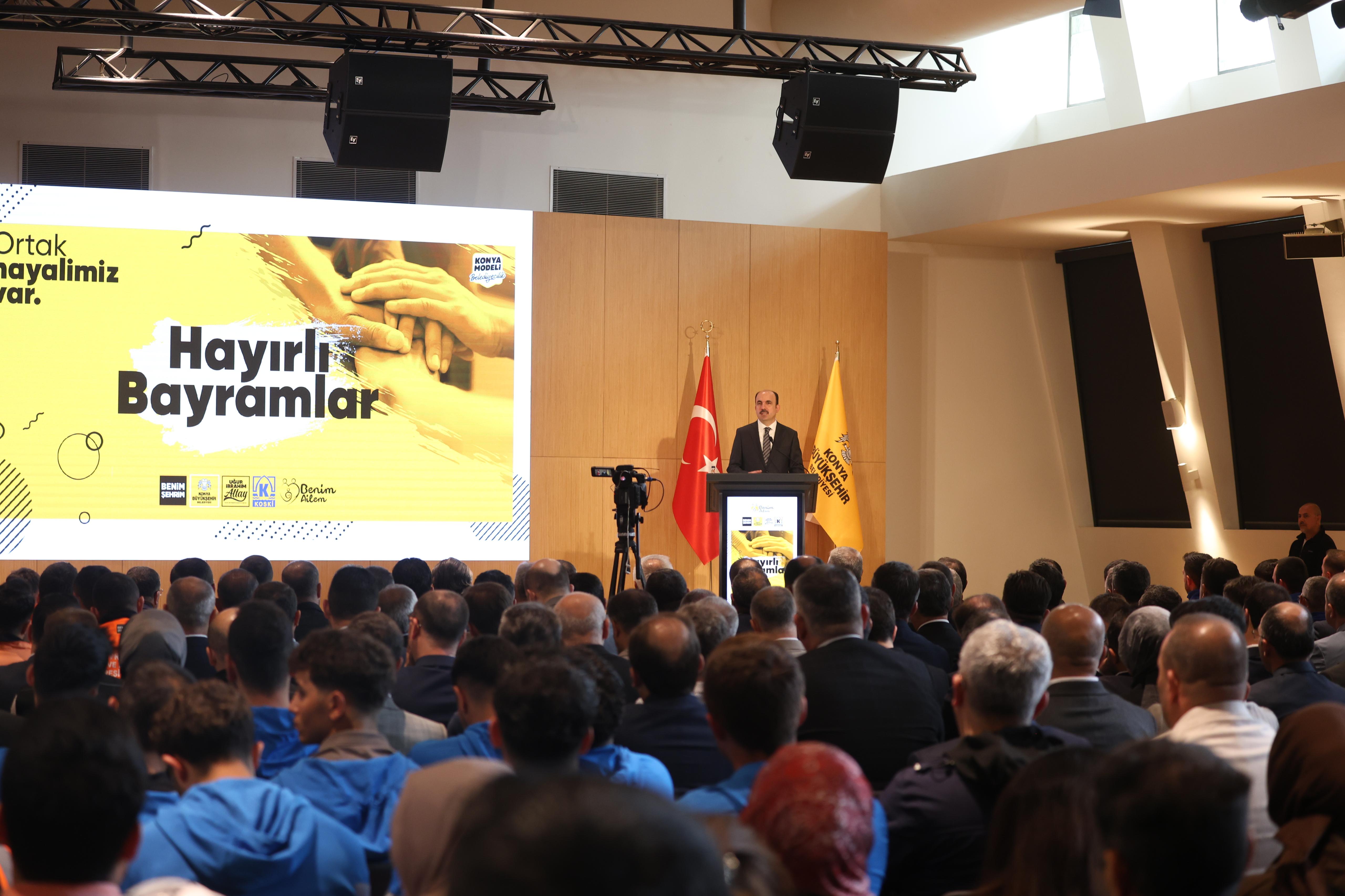 BAŞKAN ALTAY BÜYÜKŞEHİR VE KOSKİ PERSONELİYLE BAYRAMLAŞTI