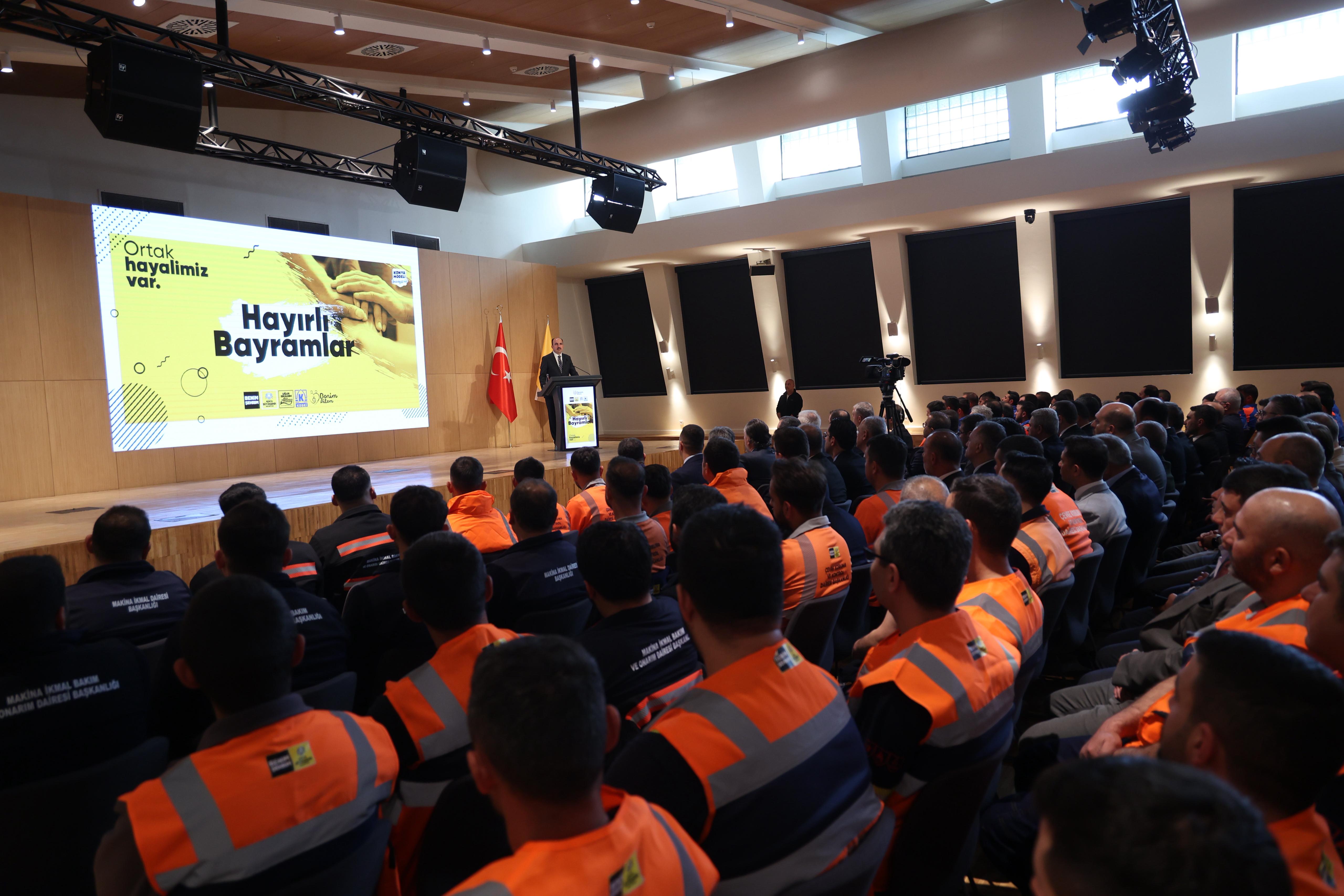 BAŞKAN ALTAY BÜYÜKŞEHİR VE KOSKİ PERSONELİYLE BAYRAMLAŞTI