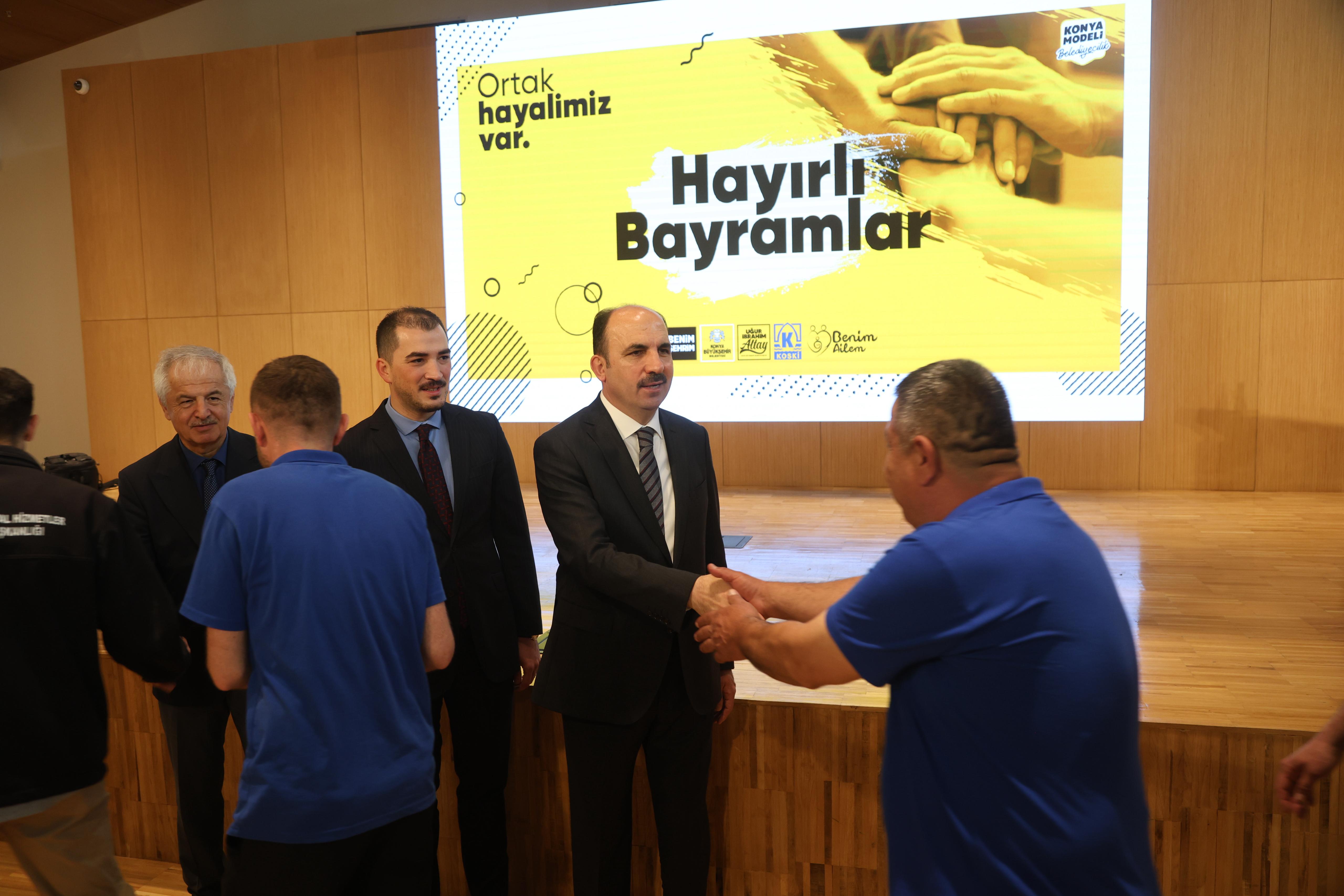 BAŞKAN ALTAY BÜYÜKŞEHİR VE KOSKİ PERSONELİYLE BAYRAMLAŞTI