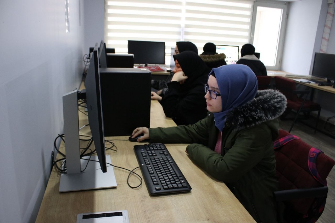 LİMA’NIN COĞRAFYA GEZİLERİ VE KARİYER EĞİTİMLERİYLE GENÇLER DONANIMLI YETİŞİYOR