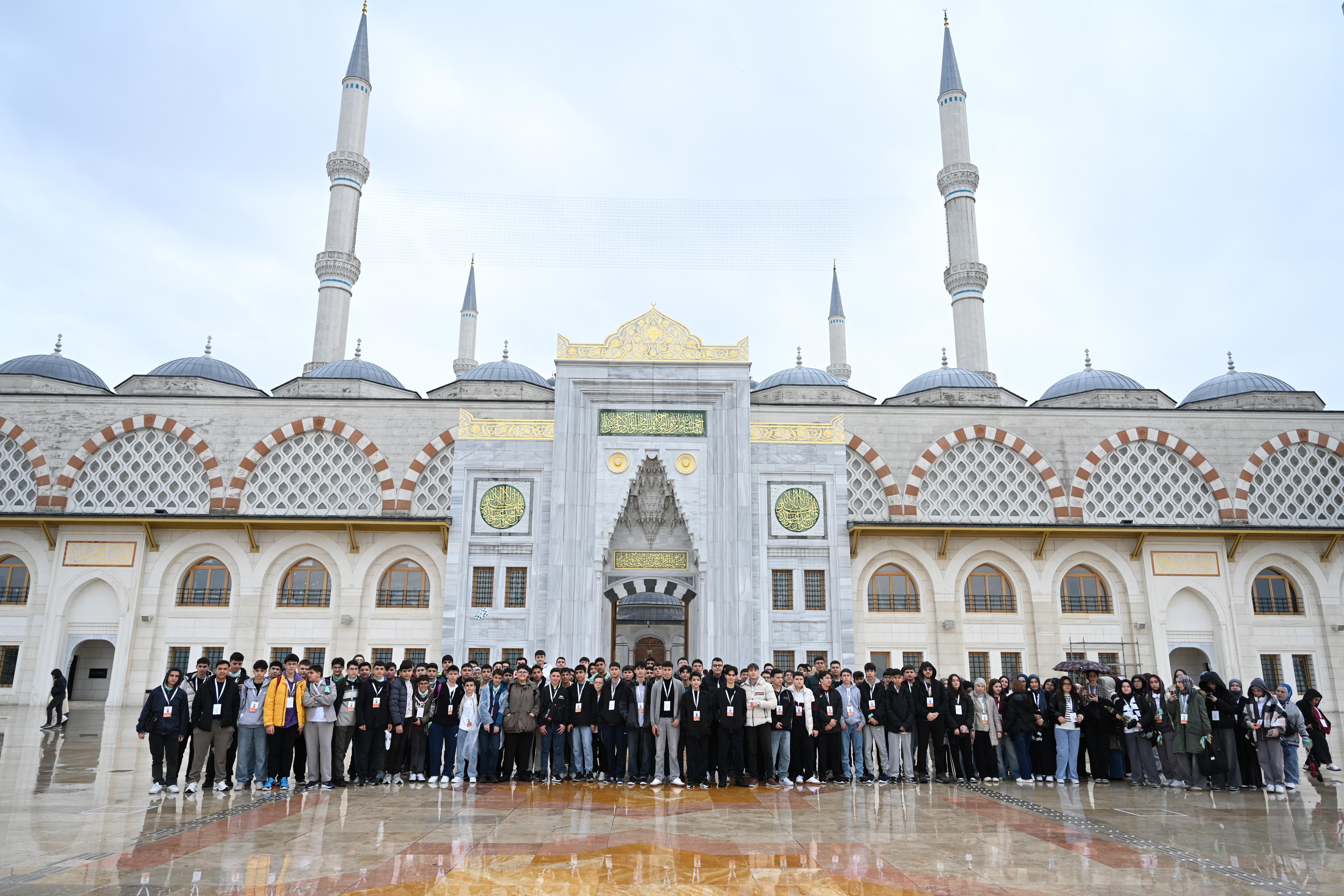 BAŞKAN ALTAY: “GENÇ SEYYAH PROJEMİZLE BU YIL 25 BİN 920 ÖĞRENCİMİZİ İSTANBUL’UN TARİHİ ATMOSFERİYLE BULUŞTURDUK”