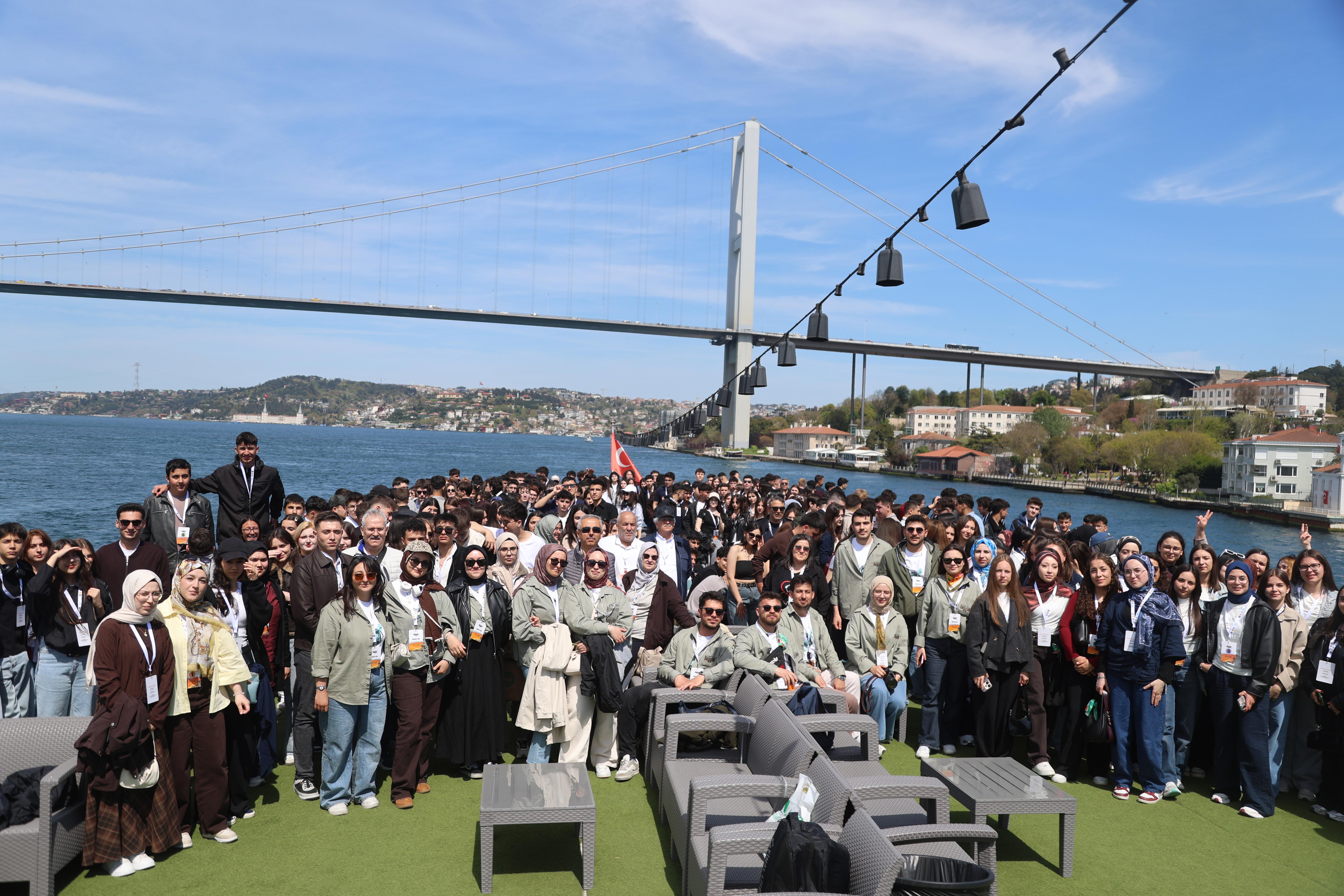 BAŞKAN ALTAY: “GENÇ SEYYAH PROJEMİZLE BU YIL 25 BİN 920 ÖĞRENCİMİZİ İSTANBUL’UN TARİHİ ATMOSFERİYLE BULUŞTURDUK”
