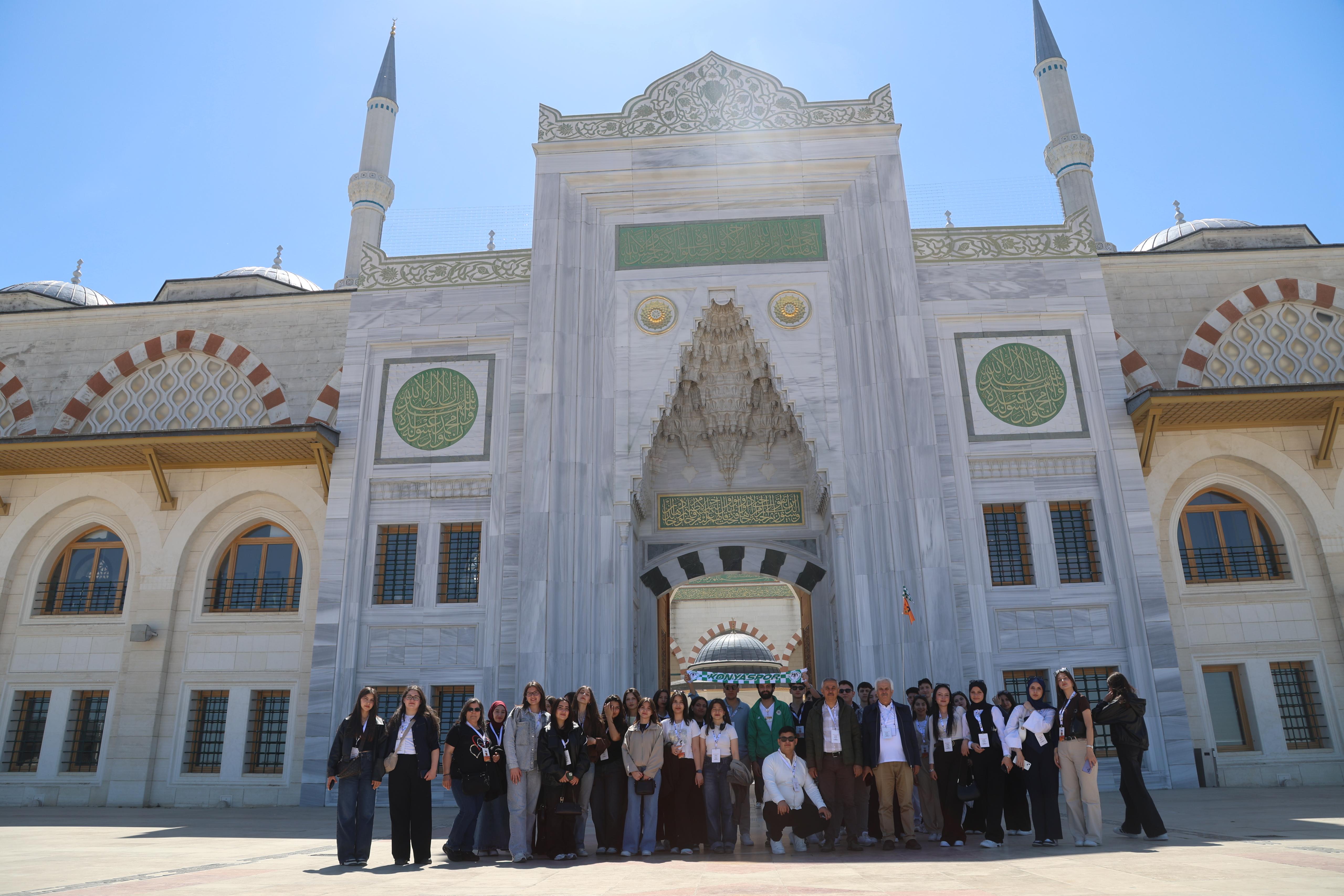 BAŞKAN ALTAY: “GENÇ SEYYAH PROJEMİZLE BU YIL 25 BİN 920 ÖĞRENCİMİZİ İSTANBUL’UN TARİHİ ATMOSFERİYLE BULUŞTURDUK”