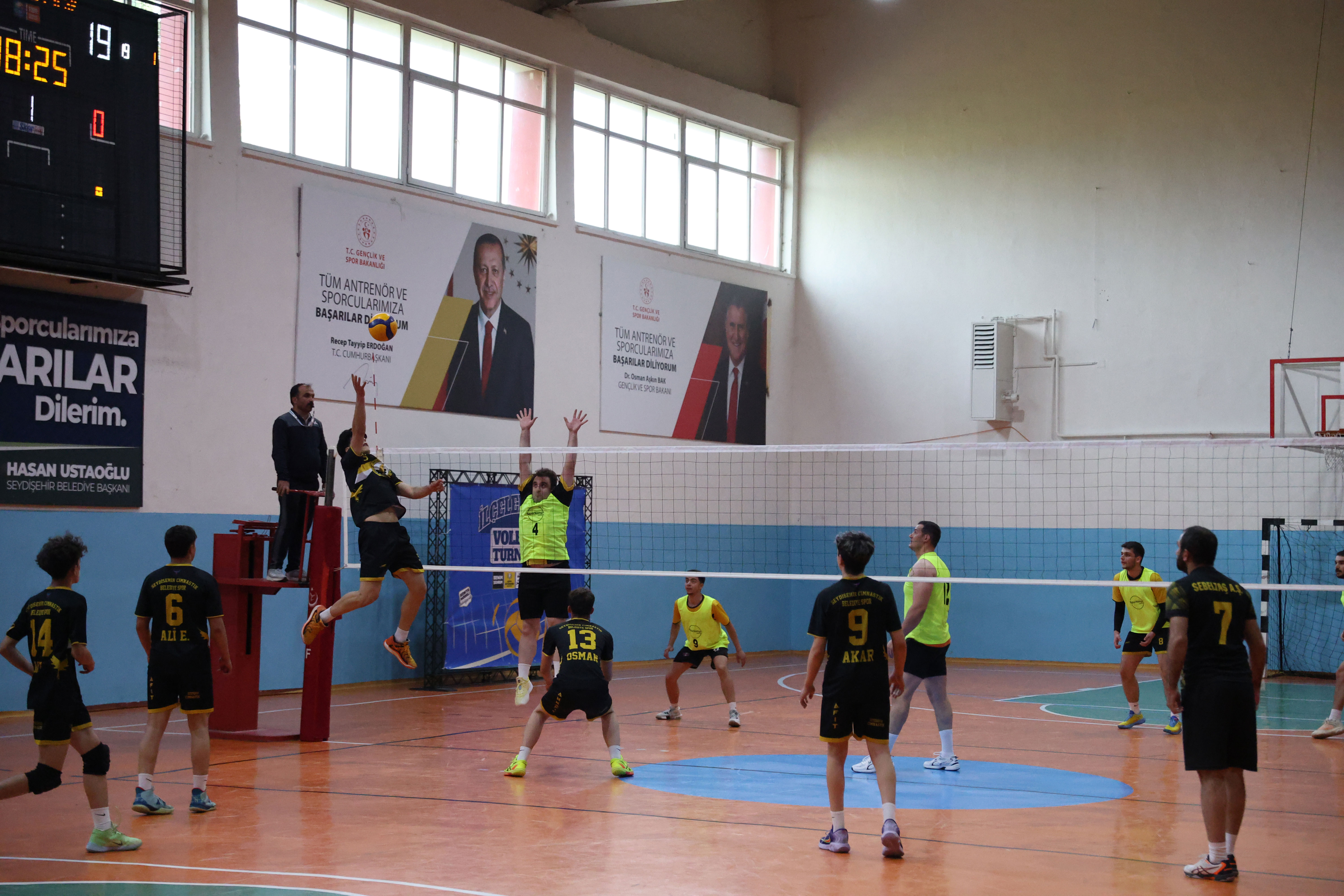 KONYA BÜYÜKŞEHİRİN VOLEYBOL TURNUVASINDA 25 İLÇEDE 2.460 SPORCU HEYECANA ORTAK OLUYOR