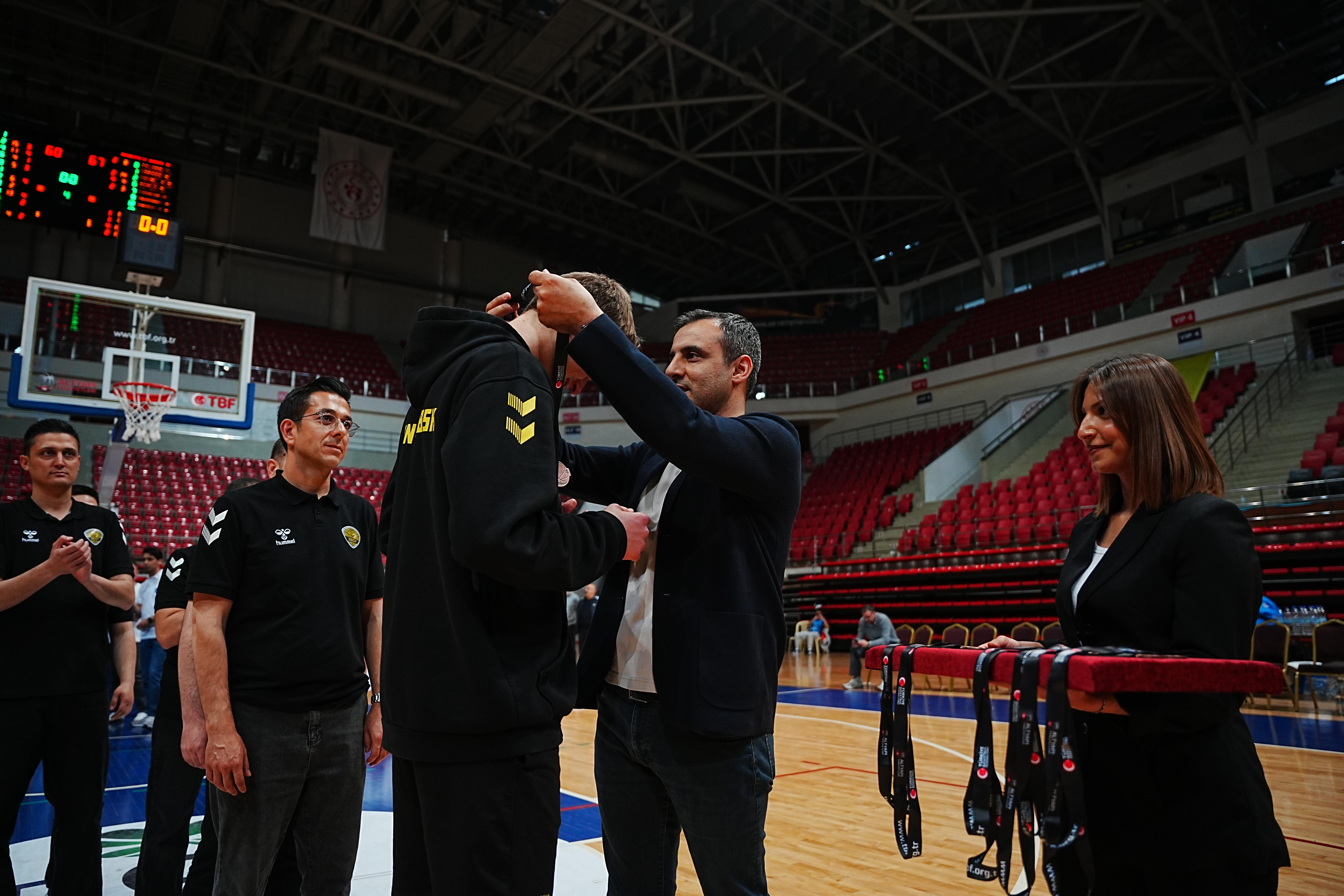 POTADA BÜYÜK GURUR: KONYA BÜYÜKŞEHİR BELEDİYESPOR U16 TAKIMIMIZ TÜRKİYE ÜÇÜNCÜSÜ