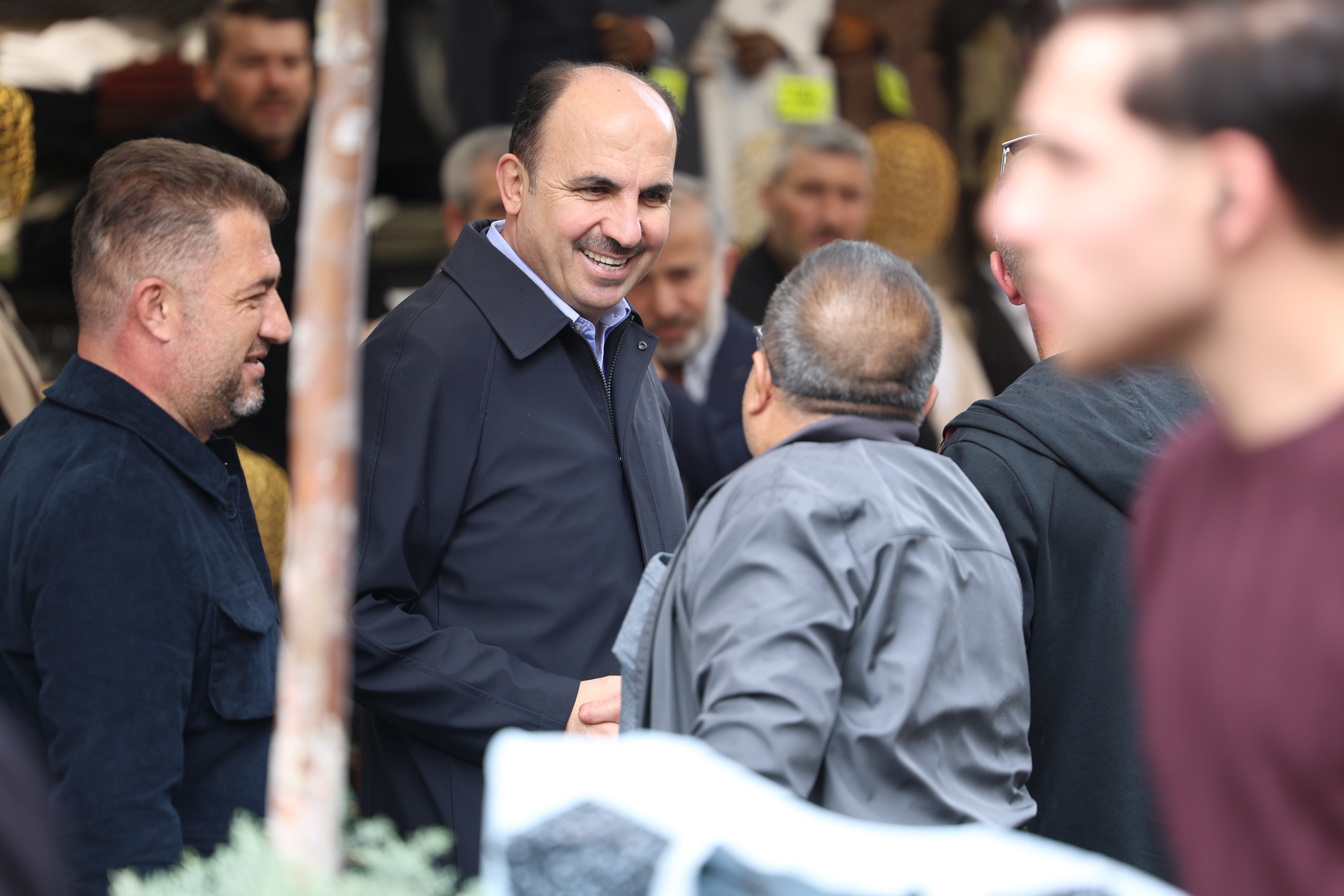 ŞEHİR MERKEZİNDE ESNAFI ZİYARET EDEN BAŞKAN ALTAY: “KONYA’MIZDA KURBAN BAYRAMI’NIN BEREKETİNİ VE HEYECANINI HEP BİRLİKTE YAŞIYORUZ”