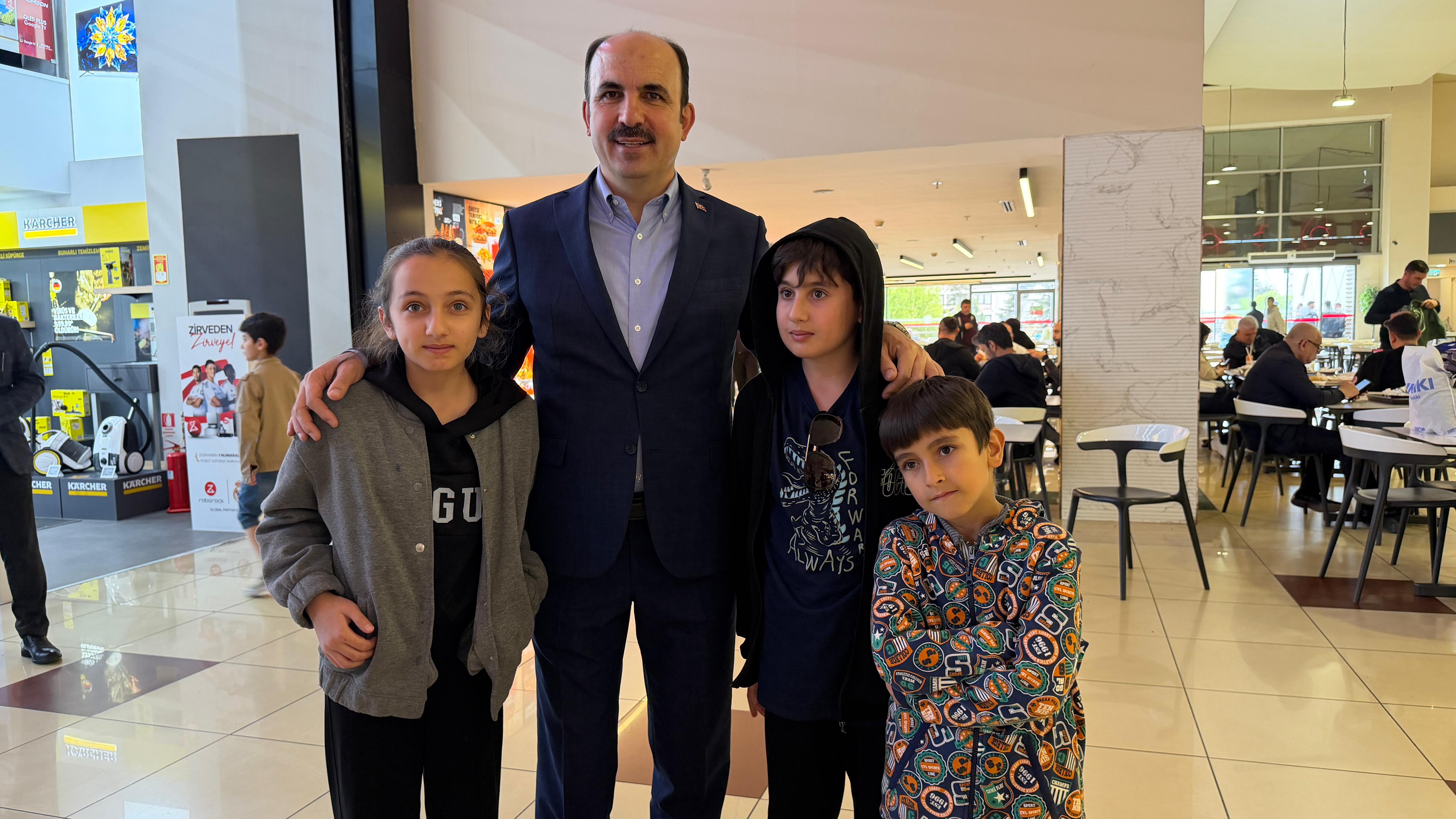 ŞEHİR MERKEZİNDE ESNAFI ZİYARET EDEN BAŞKAN ALTAY: “KONYA’MIZDA KURBAN BAYRAMI’NIN BEREKETİNİ VE HEYECANINI HEP BİRLİKTE YAŞIYORUZ”