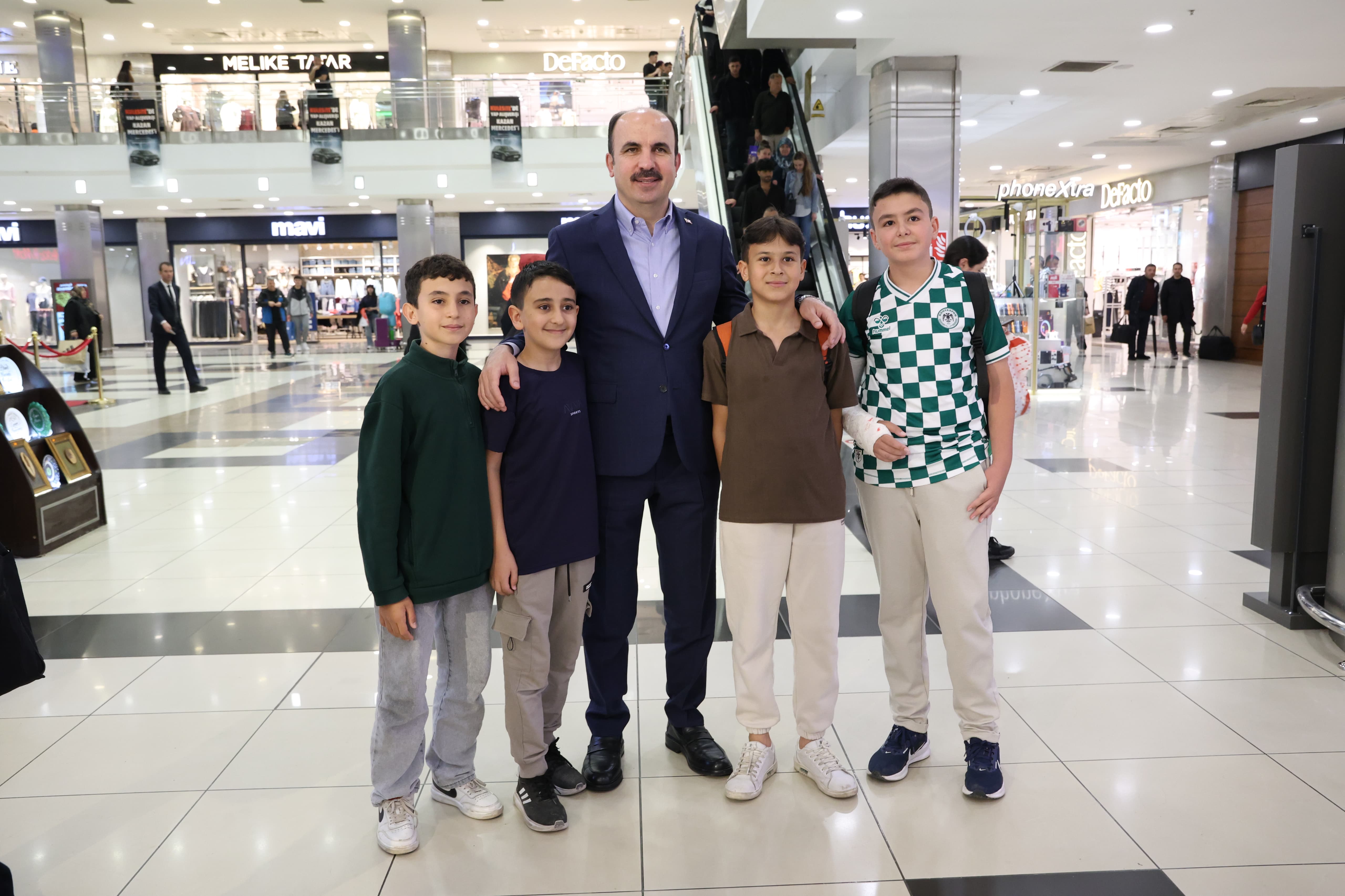 ŞEHİR MERKEZİNDE ESNAFI ZİYARET EDEN BAŞKAN ALTAY: “KONYA’MIZDA KURBAN BAYRAMI’NIN BEREKETİNİ VE HEYECANINI HEP BİRLİKTE YAŞIYORUZ”