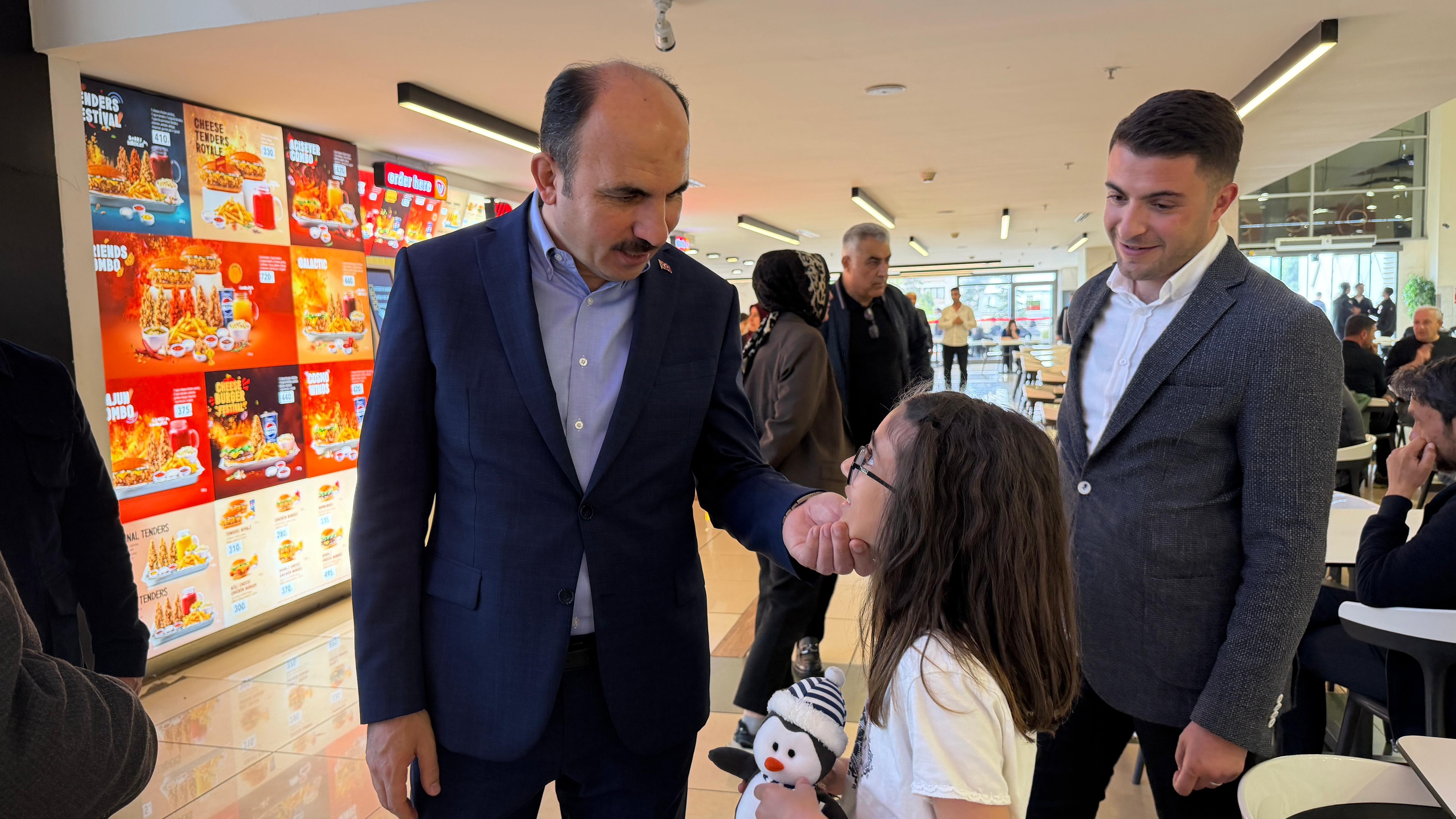 ŞEHİR MERKEZİNDE ESNAFI ZİYARET EDEN BAŞKAN ALTAY: “KONYA’MIZDA KURBAN BAYRAMI’NIN BEREKETİNİ VE HEYECANINI HEP BİRLİKTE YAŞIYORUZ”