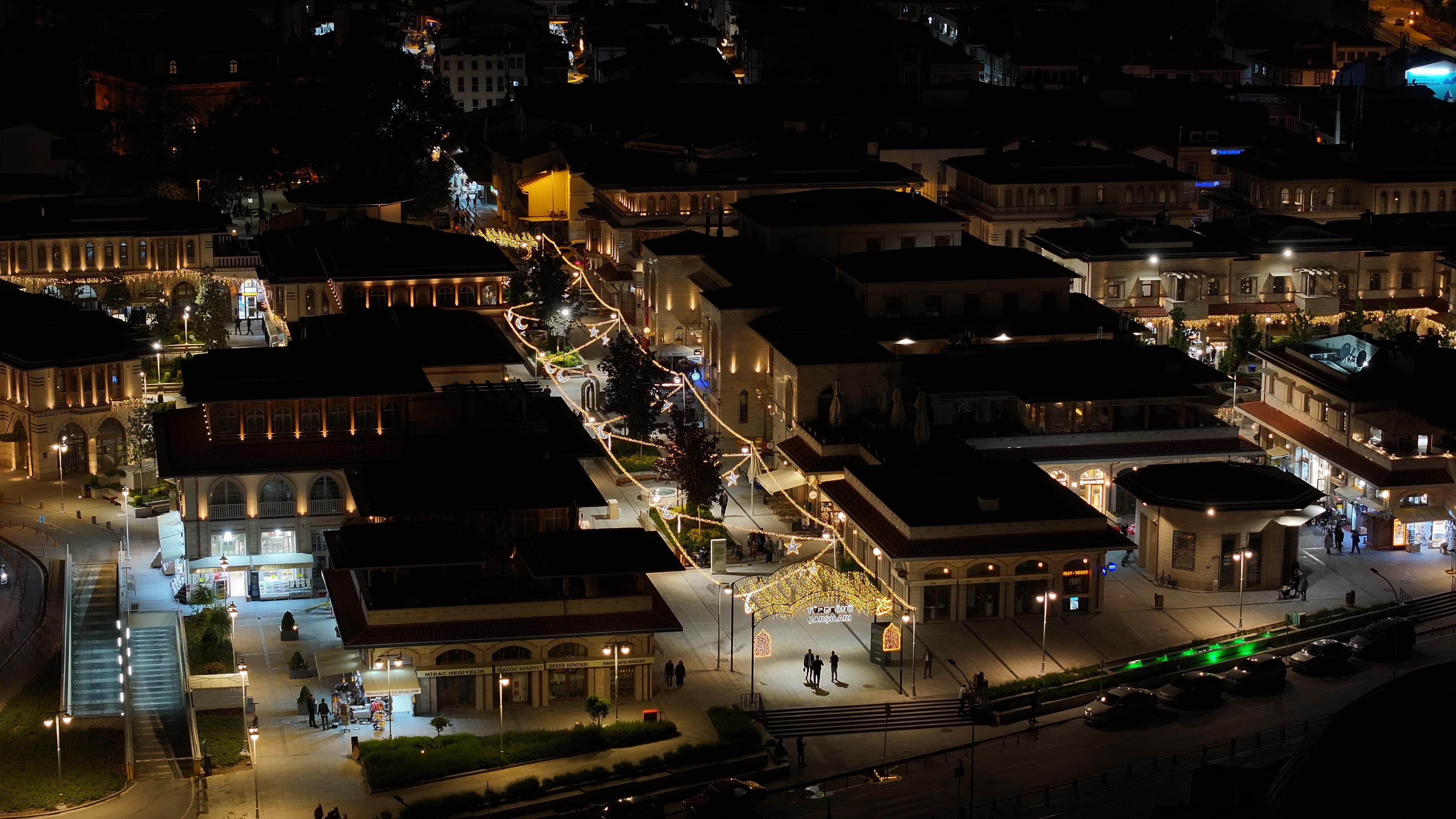 KONYA BÜYÜKŞEHİR KURBAN BAYRAMI COŞKUSUNU ŞEHİR SÜSLEMELERİNE YANSITTI
