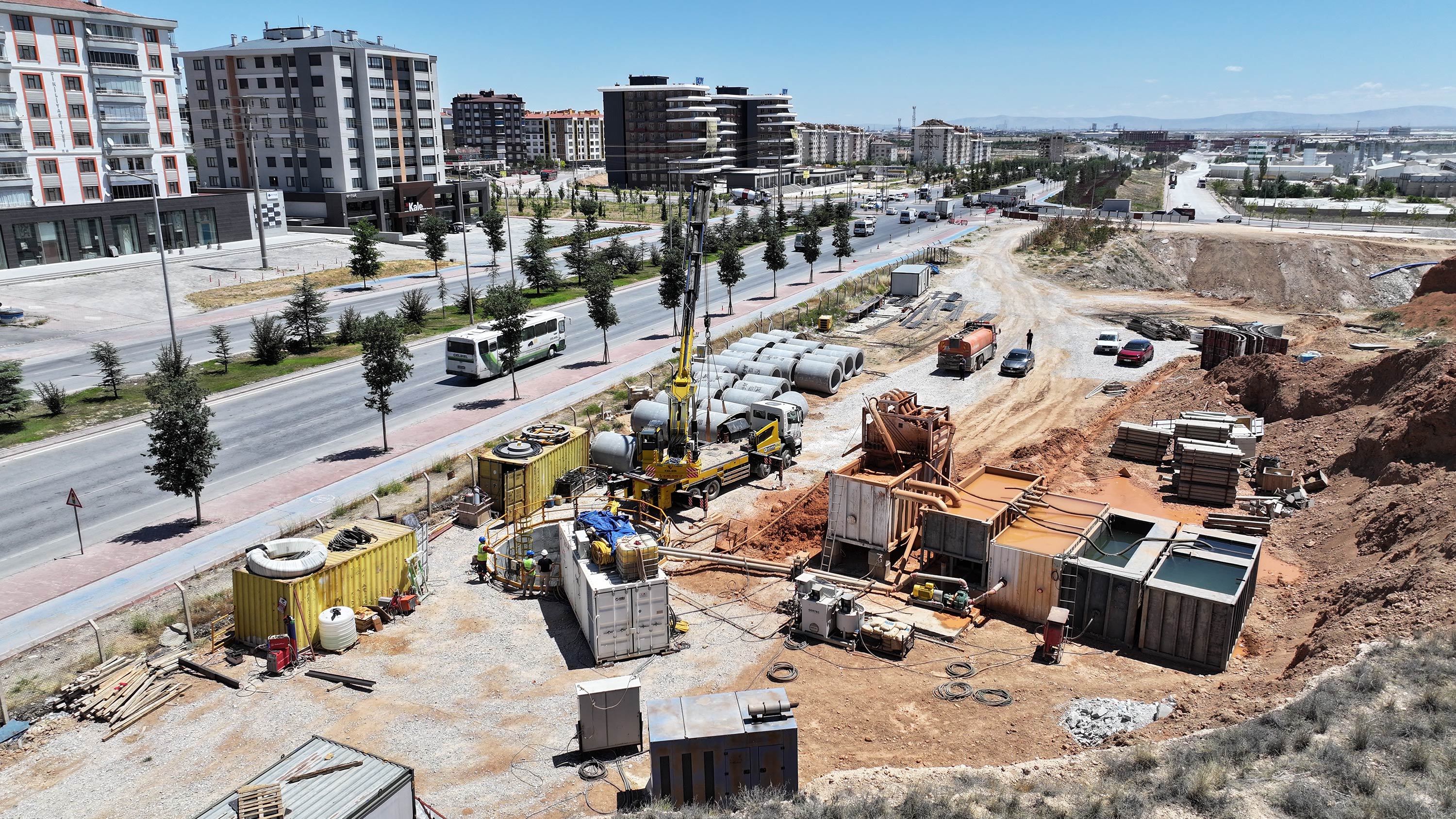 BAŞKAN ALTAY, MİKRO TÜNEL SİSTEMİ İLE HAYATA GEÇİRİLEN, TAŞKINLARI ÖNLEYECEK ANA KOLEKTÖR HATTININ TAMAMLANDIĞINI AÇIKLADI