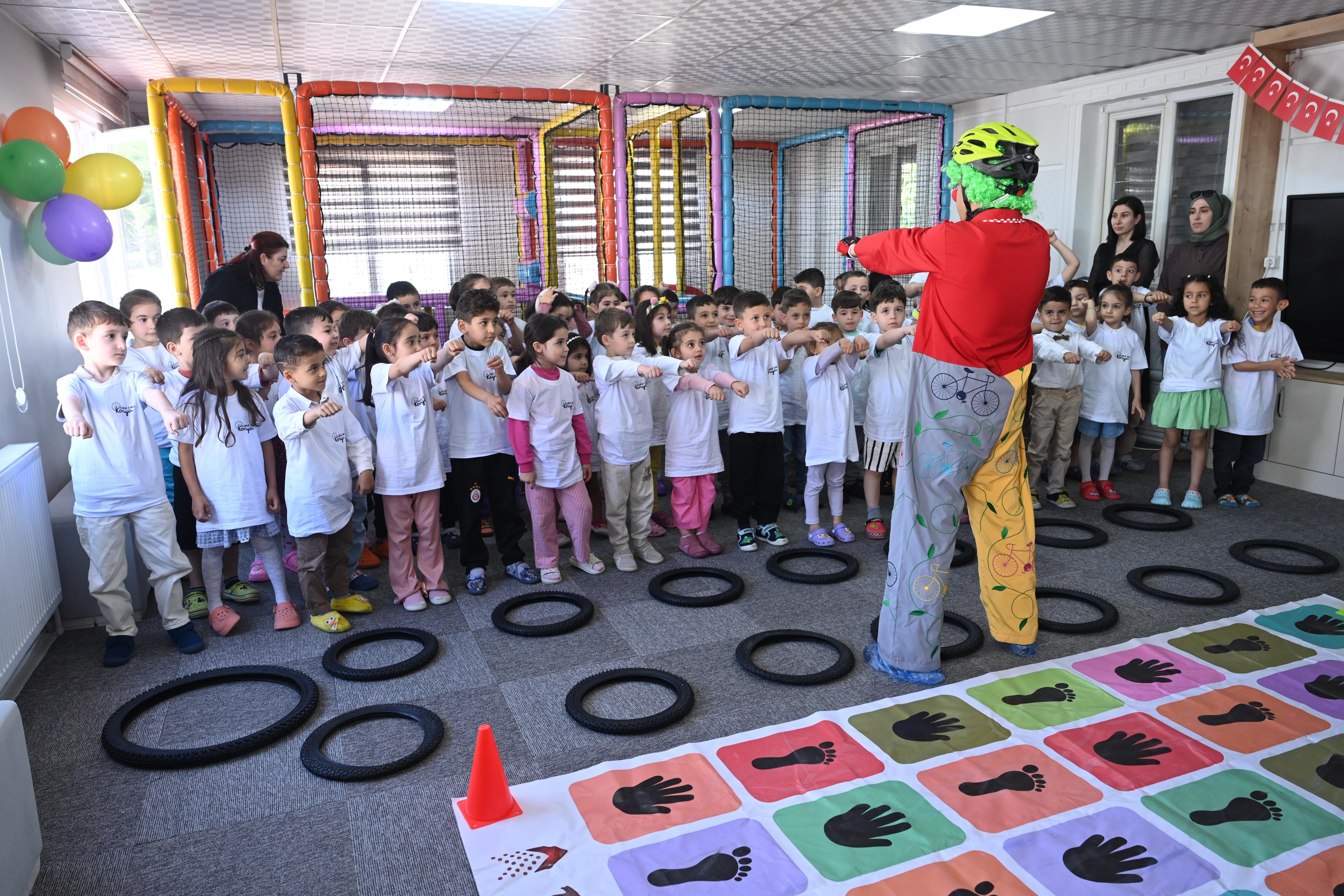 BAŞKAN ALTAY BİSİKLET BİLİNCİ EĞİTİMİ ALAN ANAOKULU ÖĞRENCİLERİYLE BULUŞTU