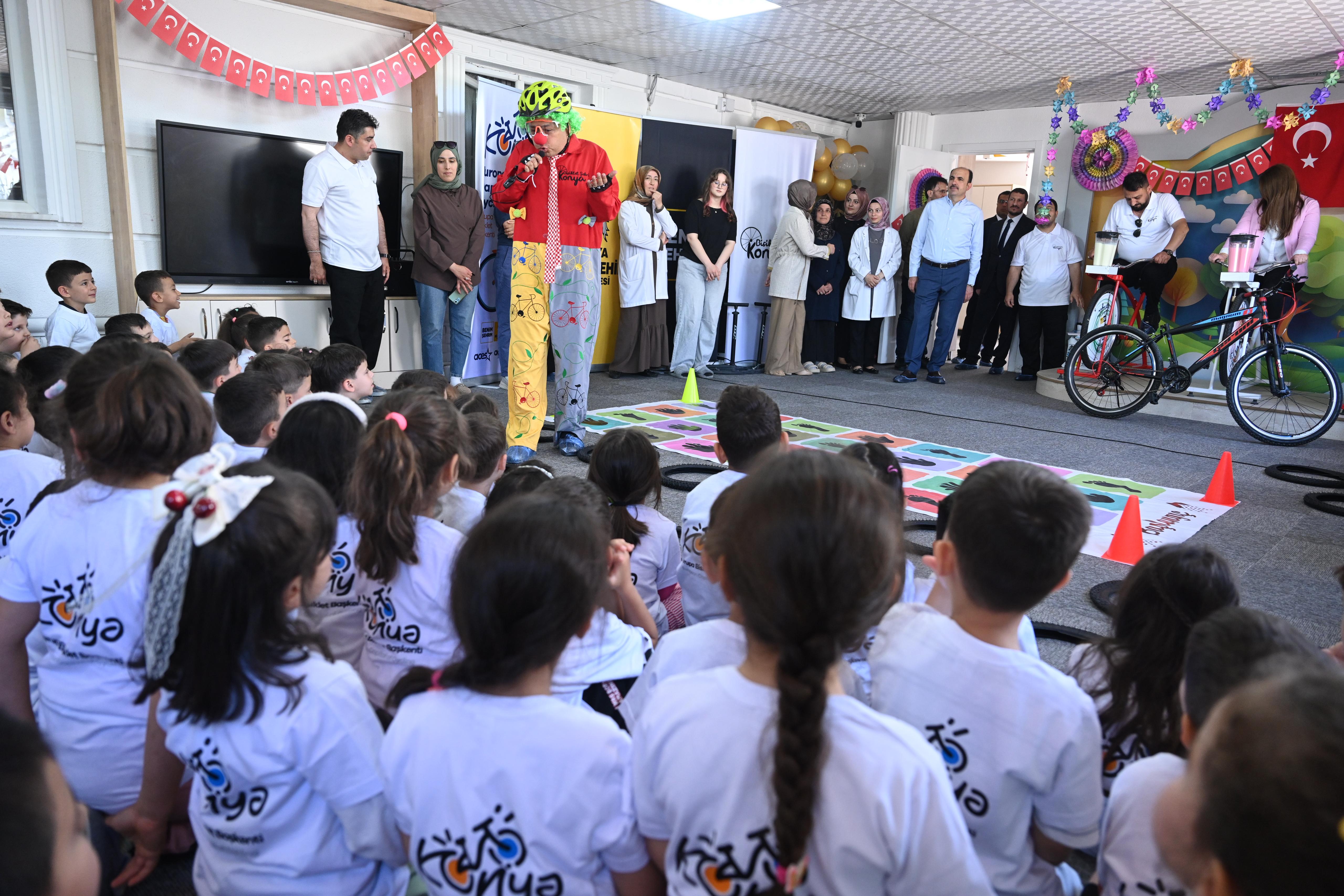 BAŞKAN ALTAY BİSİKLET BİLİNCİ EĞİTİMİ ALAN ANAOKULU ÖĞRENCİLERİYLE BULUŞTU