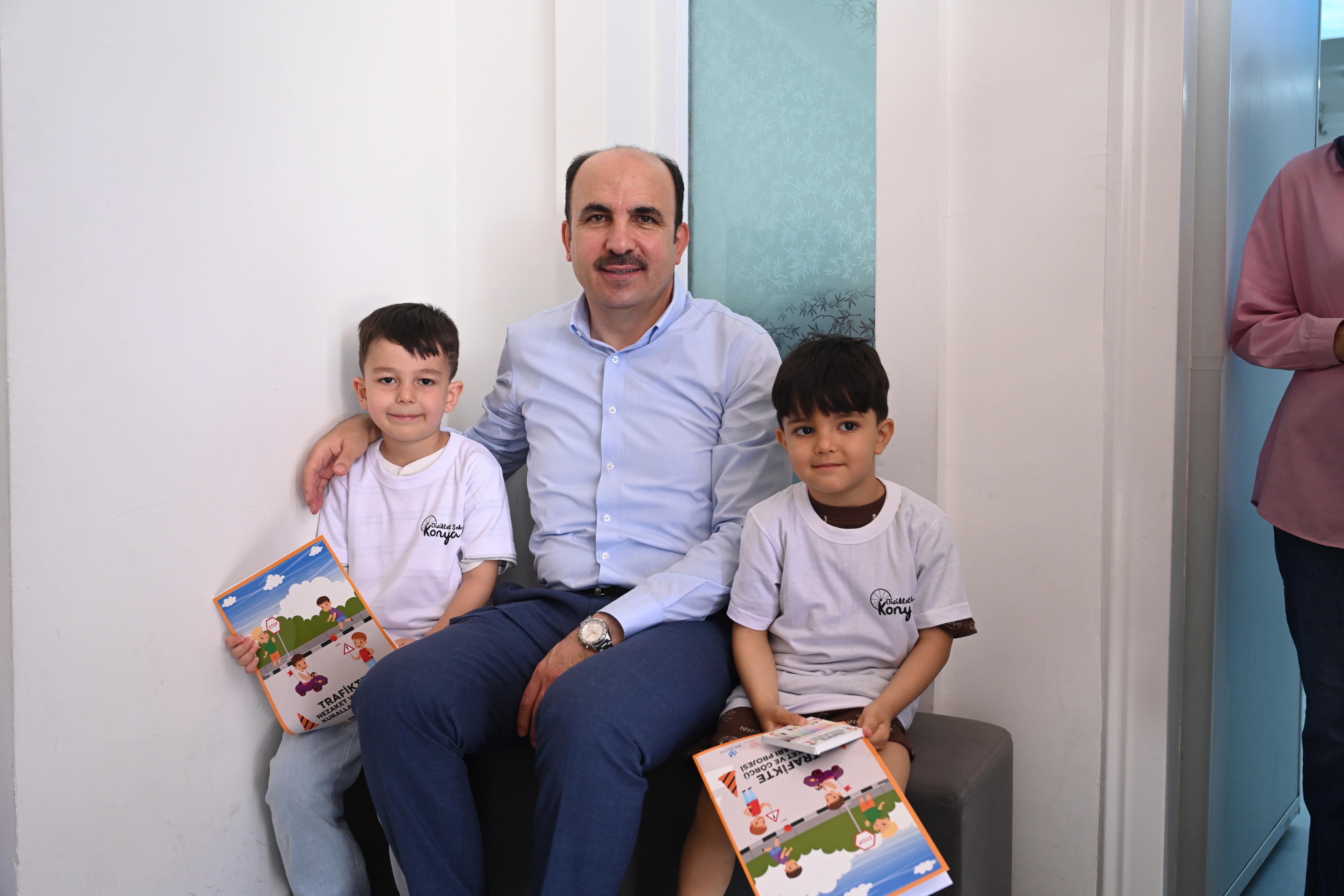 BAŞKAN ALTAY BİSİKLET BİLİNCİ EĞİTİMİ ALAN ANAOKULU ÖĞRENCİLERİYLE BULUŞTU