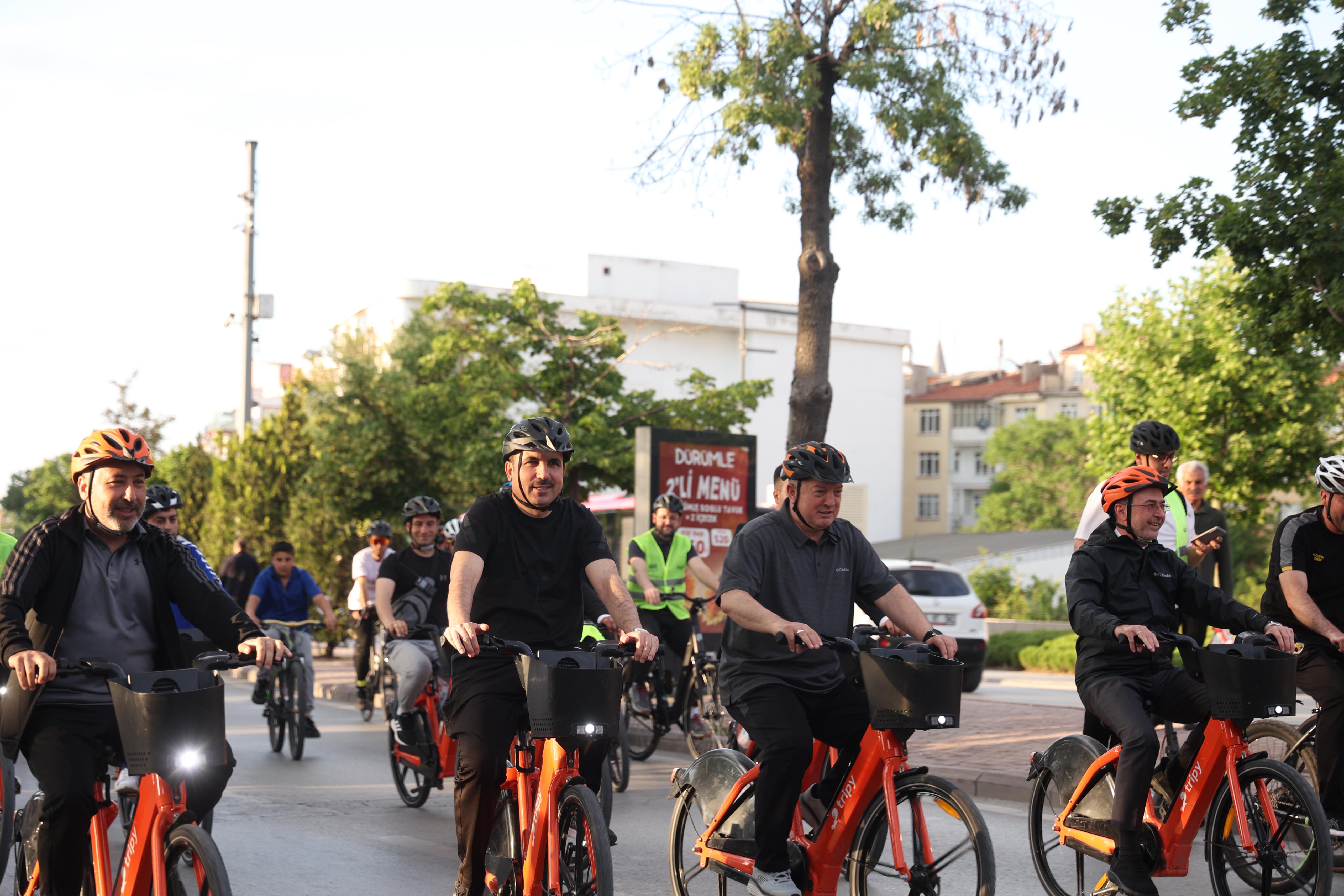 AVRUPA BİSİKLET BAŞKENTİ KONYA’DA ŞEHİR MERKEZİ VE 28 İLÇEDE AYNI ANDA BİNLERCE BİSİKLETSEVER PEDAL ÇEVİRDİ