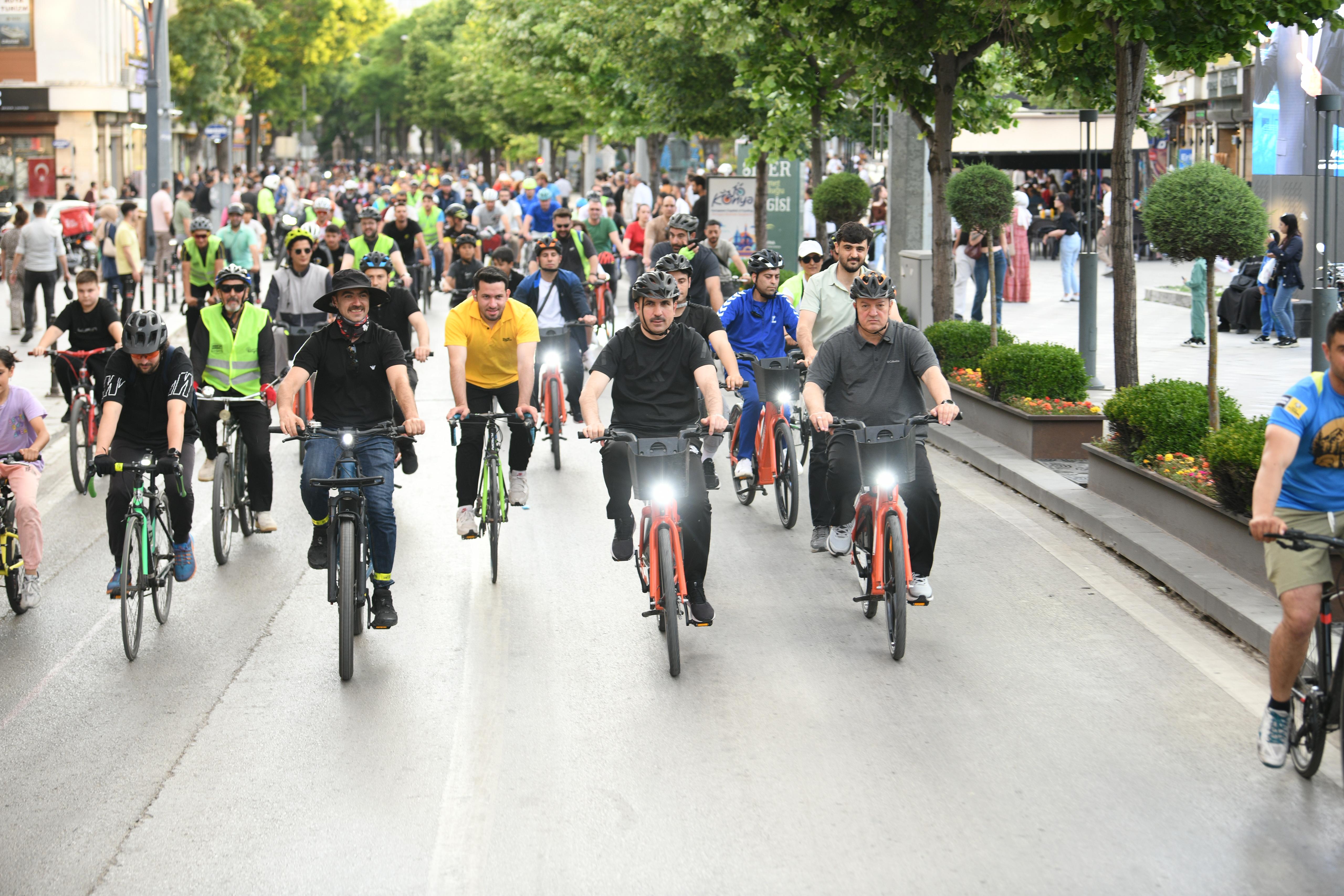 AVRUPA BİSİKLET BAŞKENTİ KONYA’DA ŞEHİR MERKEZİ VE 28 İLÇEDE AYNI ANDA BİNLERCE BİSİKLETSEVER PEDAL ÇEVİRDİ