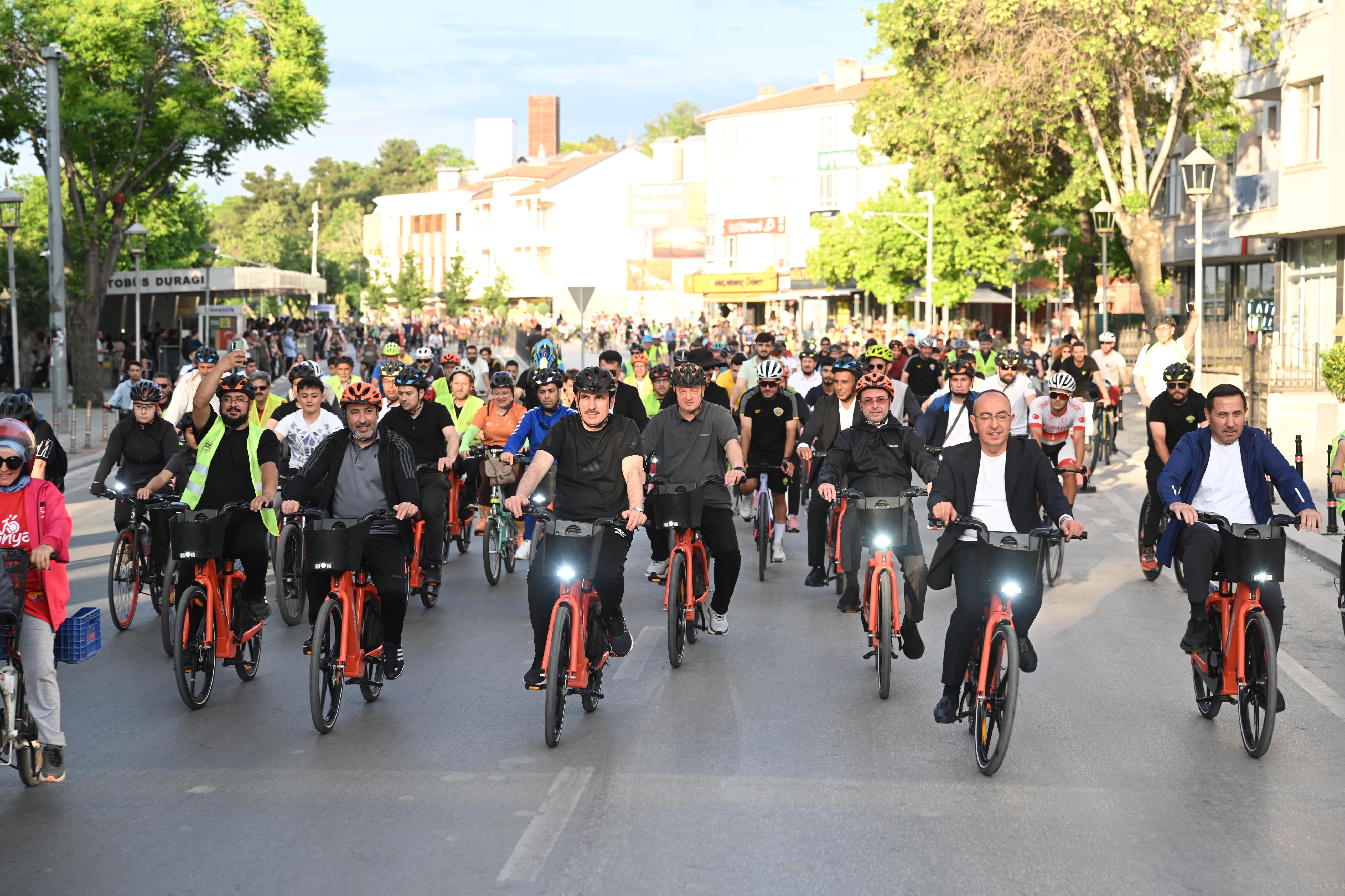 AVRUPA BİSİKLET BAŞKENTİ KONYA’DA ŞEHİR MERKEZİ VE 28 İLÇEDE AYNI ANDA BİNLERCE BİSİKLETSEVER PEDAL ÇEVİRDİ