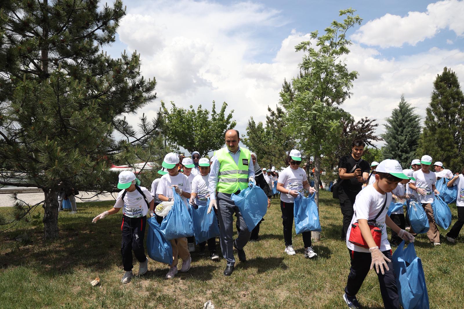 BAŞKAN ALTAY VE ÇOCUKLARDAN DÜNYA ÇEVRE GÜNÜ’NDE ÖRNEK DAVRANIŞ