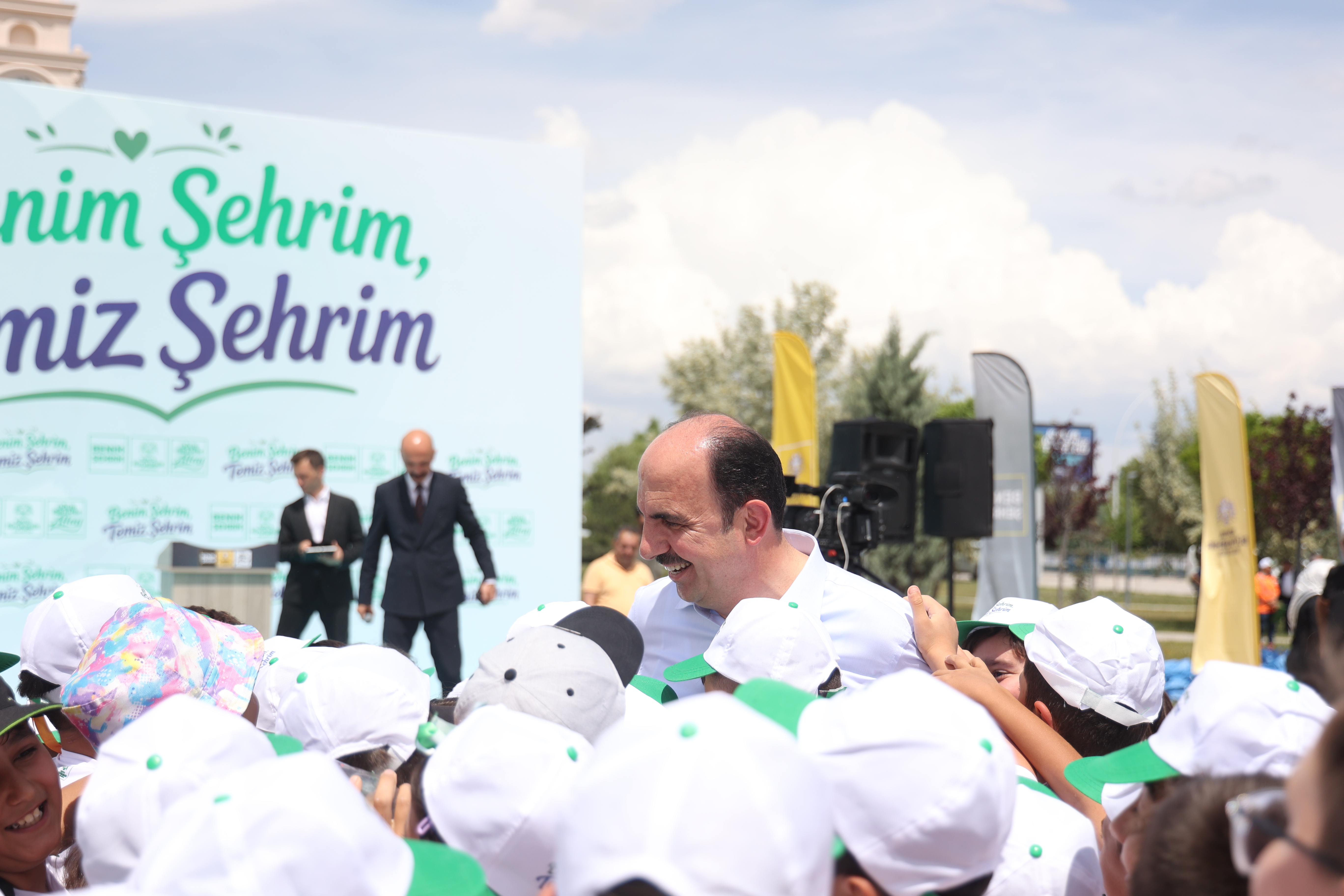BAŞKAN ALTAY VE ÇOCUKLARDAN DÜNYA ÇEVRE GÜNÜ’NDE ÖRNEK DAVRANIŞ