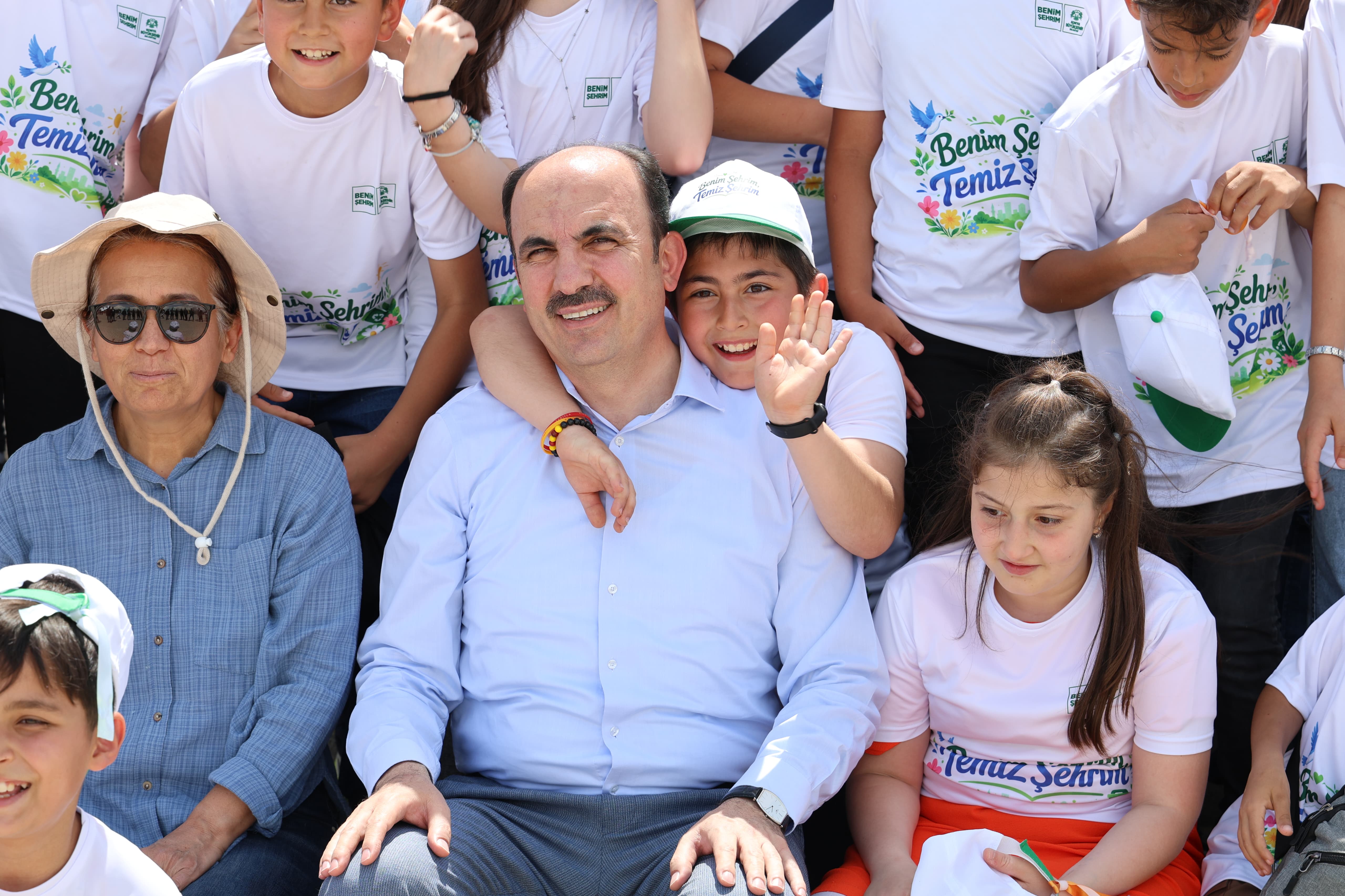 BAŞKAN ALTAY VE ÇOCUKLARDAN DÜNYA ÇEVRE GÜNÜ’NDE ÖRNEK DAVRANIŞ
