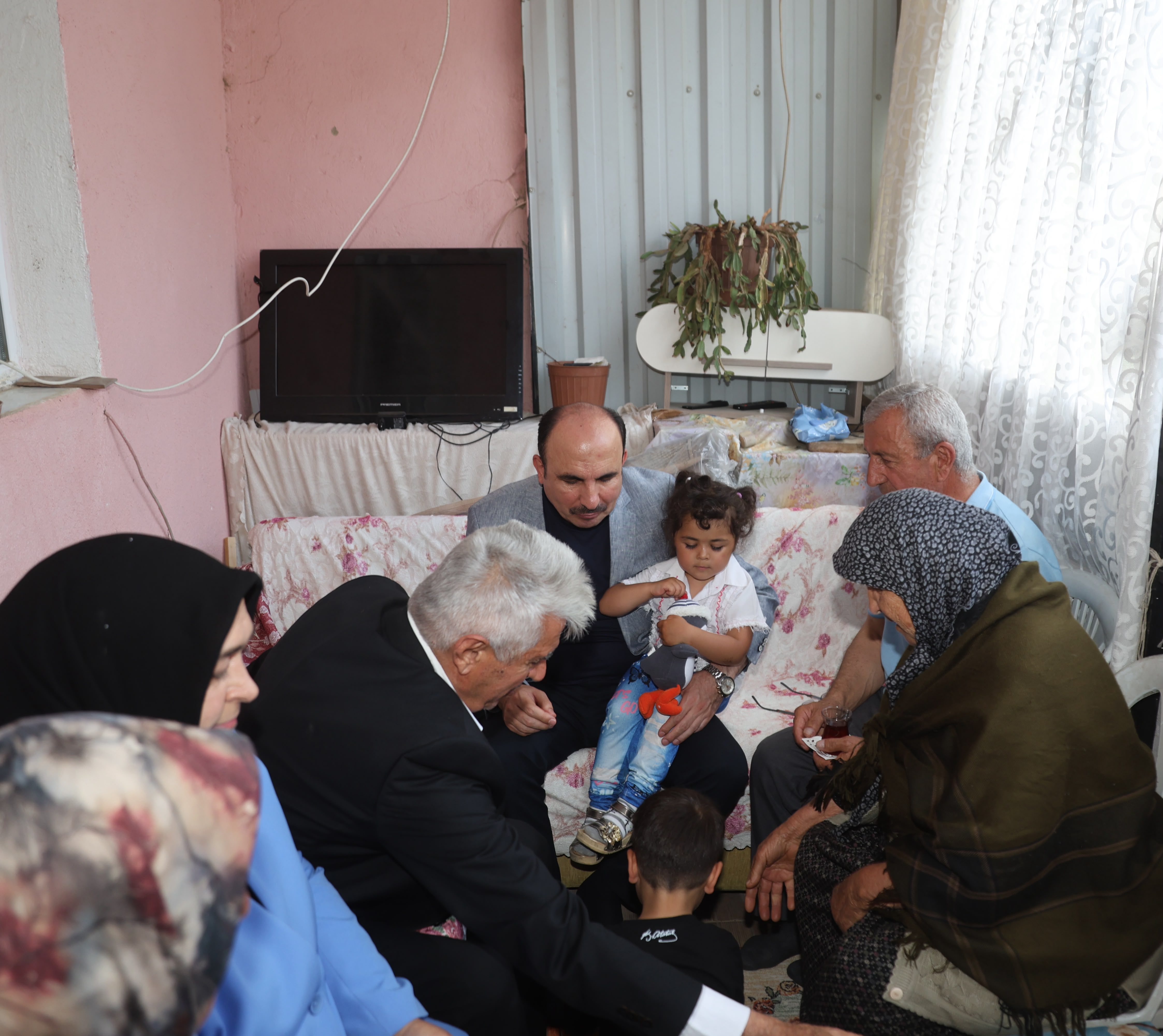 BAŞKAN ALTAY HÜYÜK VE DERBENT’TE ESNAFLA, VATANDAŞLA VE GENÇLERLE BULUŞTU